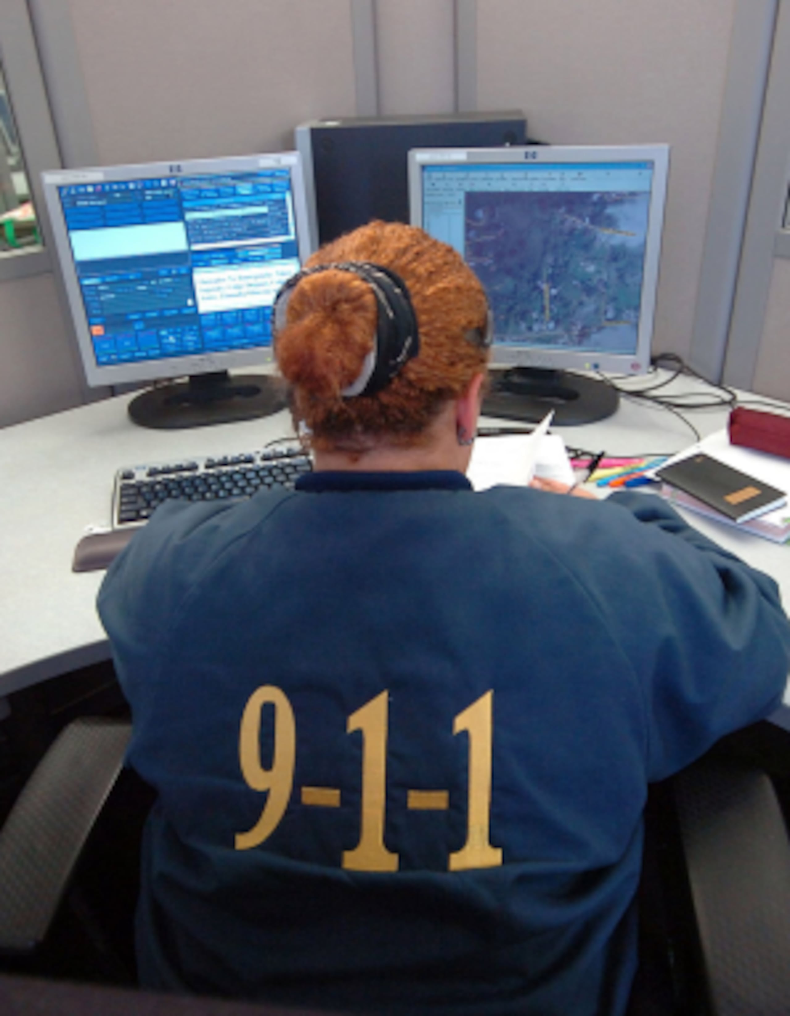 “Nuestros telecomunicadores están listos para recibir las llamadas dirigidas al 9-1-1 y procesar la respuesta de auxilio entre las agencias participantes", dijo Roberto Fuentes Maldonado. (Archivo)