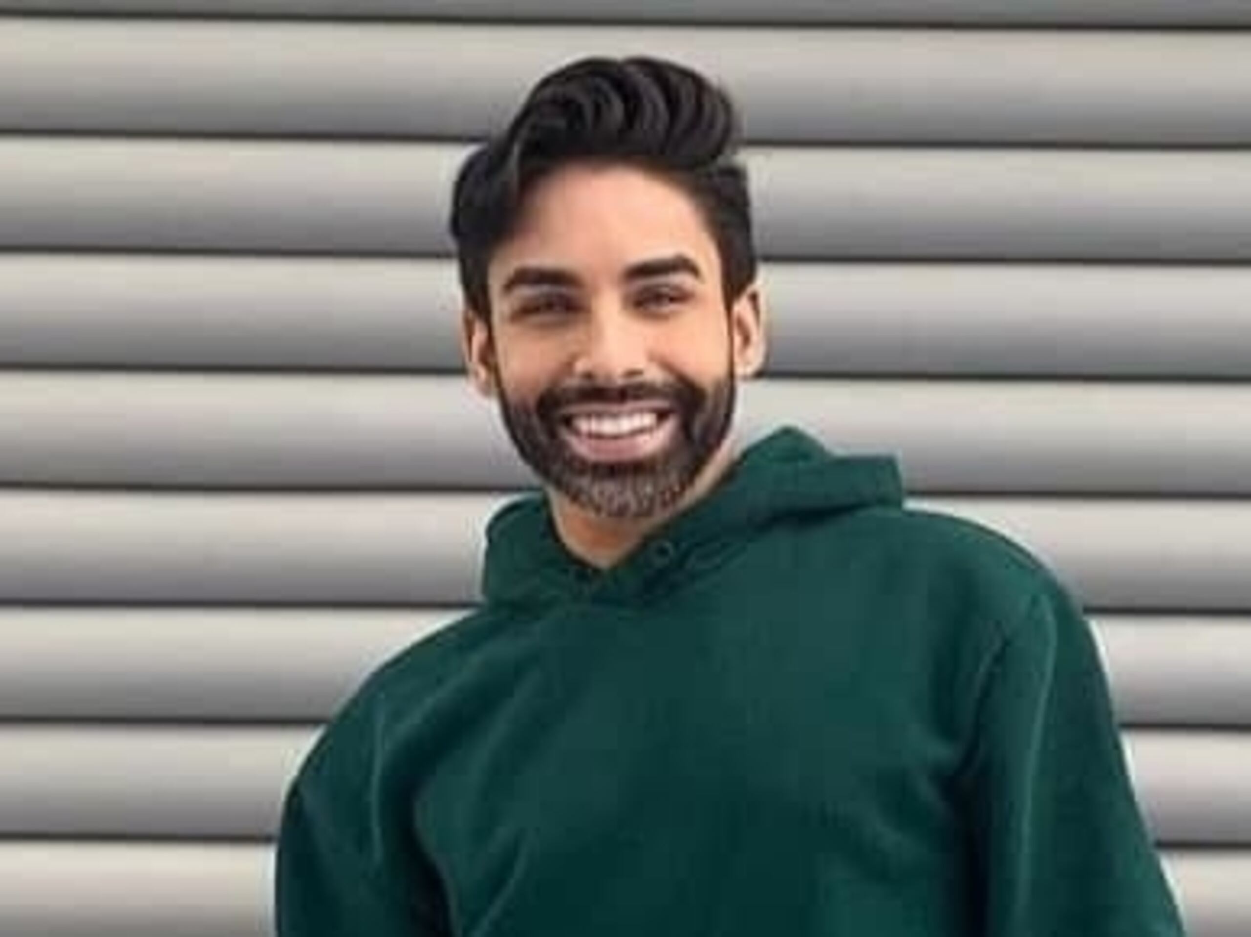 Al momento de su desaparición, el sujeto vestía un pantalón deportivo y sudadera marca Adidas con gorra y sandalias negras.