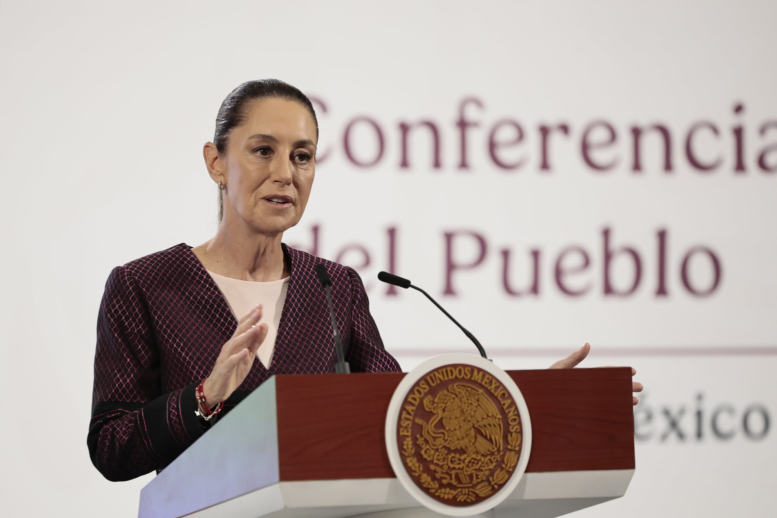 La presidenta de México, Claudia Sheinbaum, durante su conferencia de prensa en Palacio Nacional de la Ciudad de México (México). (EFE/José Méndez)