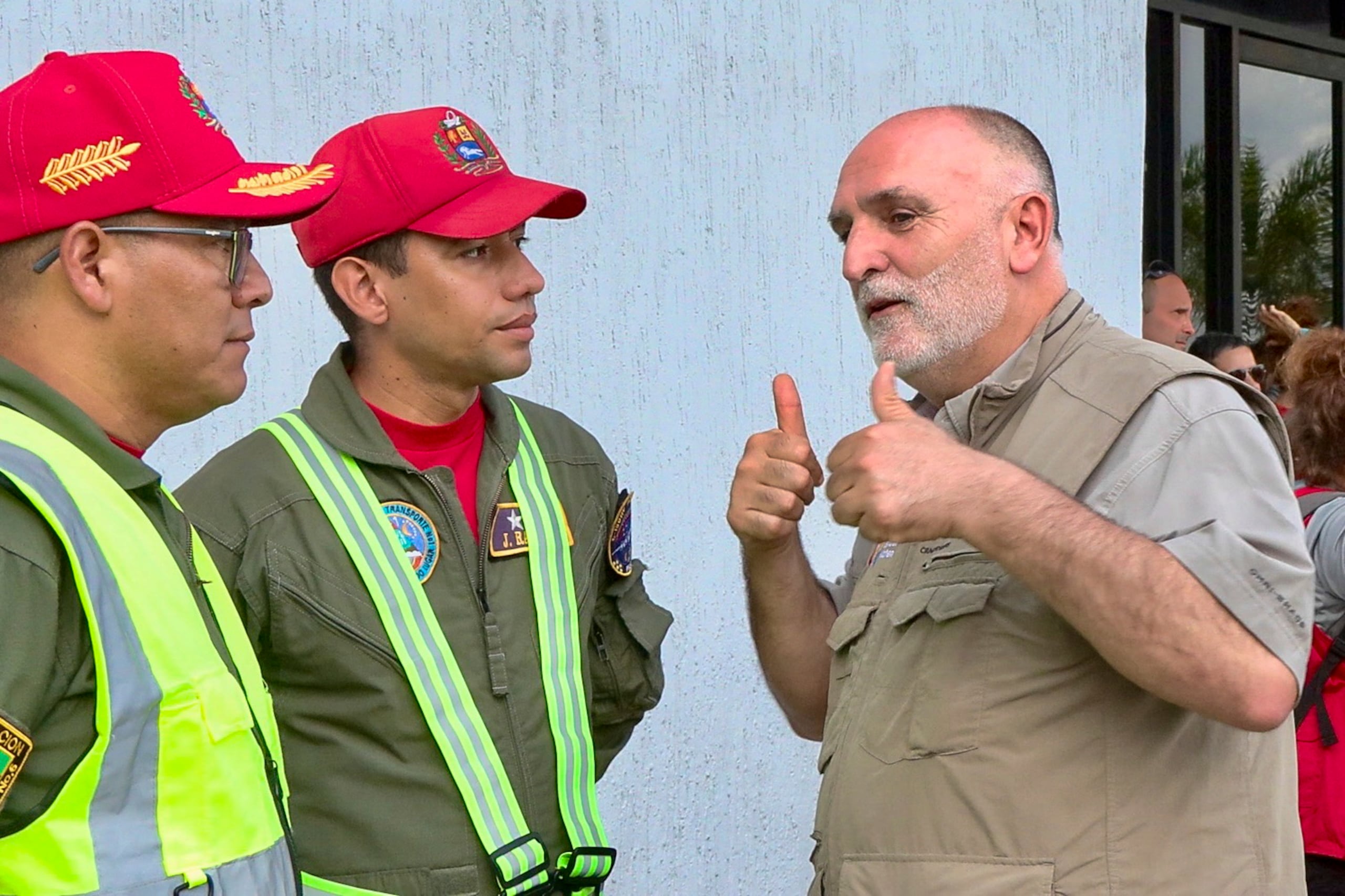 José Andrés se comprometió a dar apoyo incluso cuando las labores de rescate se den por concluidas: "los primeros días son vitales, pero nosotros siempre somos muy rápidos en llegar y muy lentos en irnos", zanjó el chef.