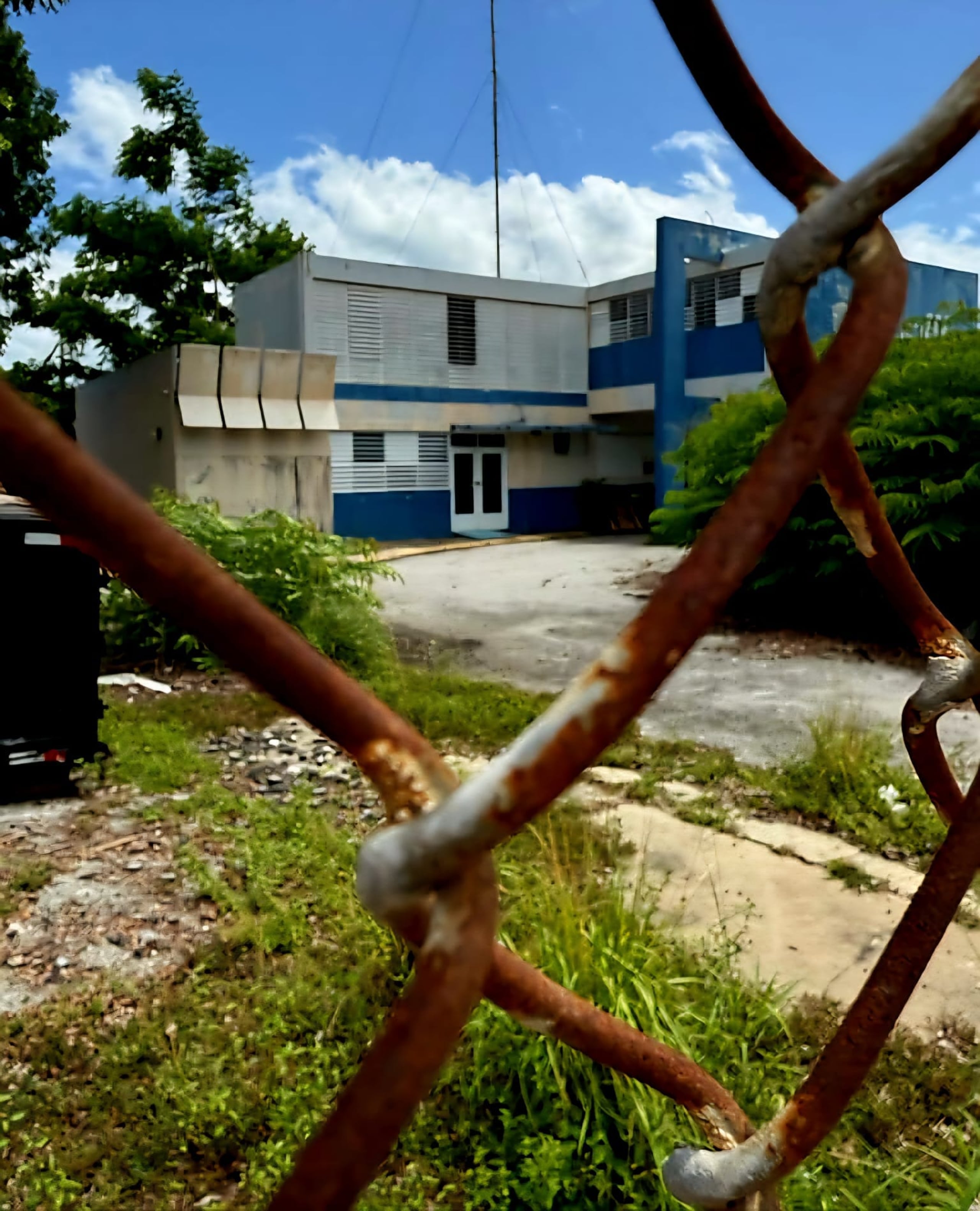 Imagen del antiguo cuartel estatal de la policía en la calle José De Diego en el casco urbano de Cabo Rojo cerrado desde el 2019.