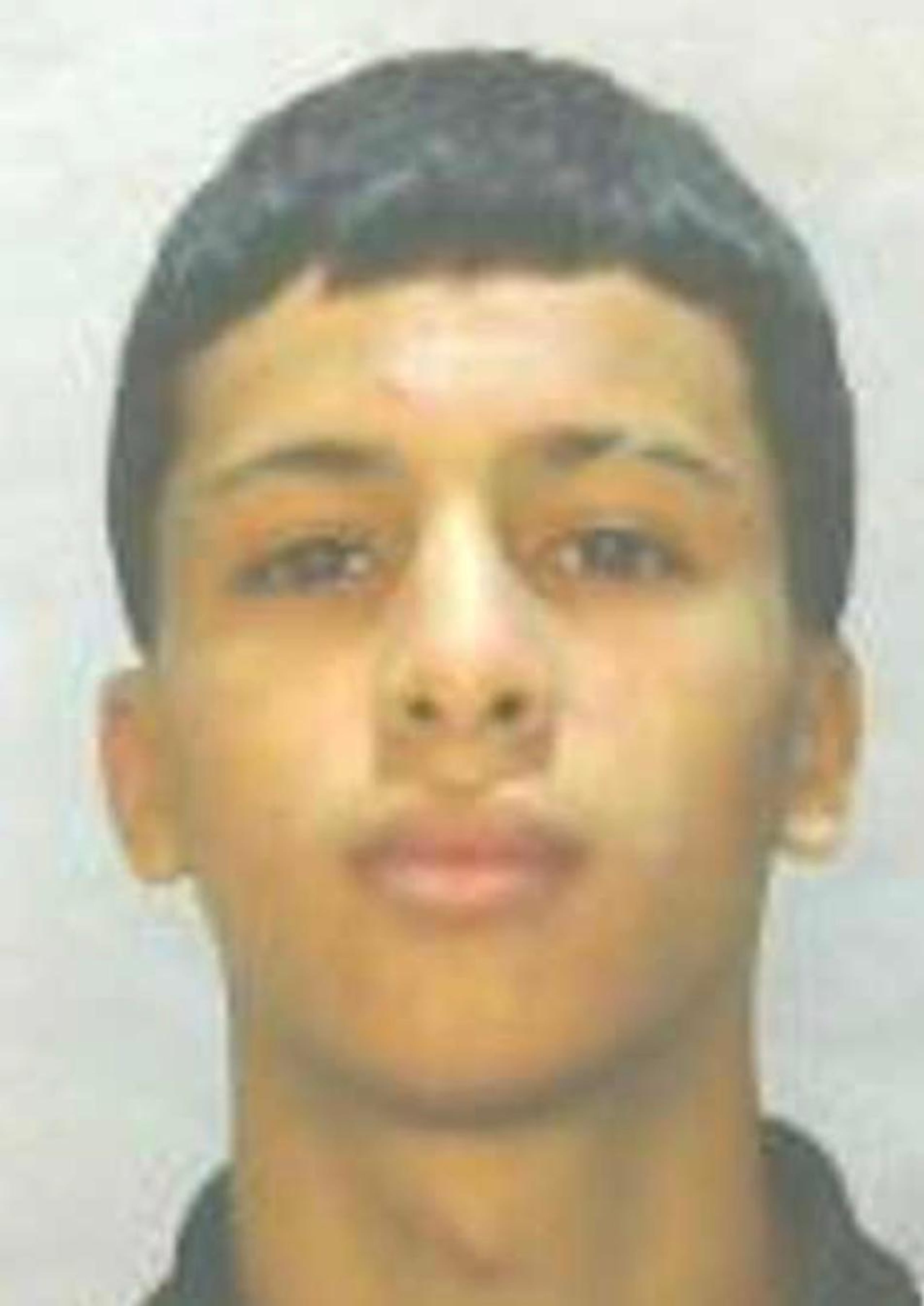Contra Tomás Alexis Carrasquillo, de 19 años, apodado “Zancú” y vecino de Cayey, pesa una orden de arresto con una fianza de $600,000, por el asesinato de un productor musical en Caguas.