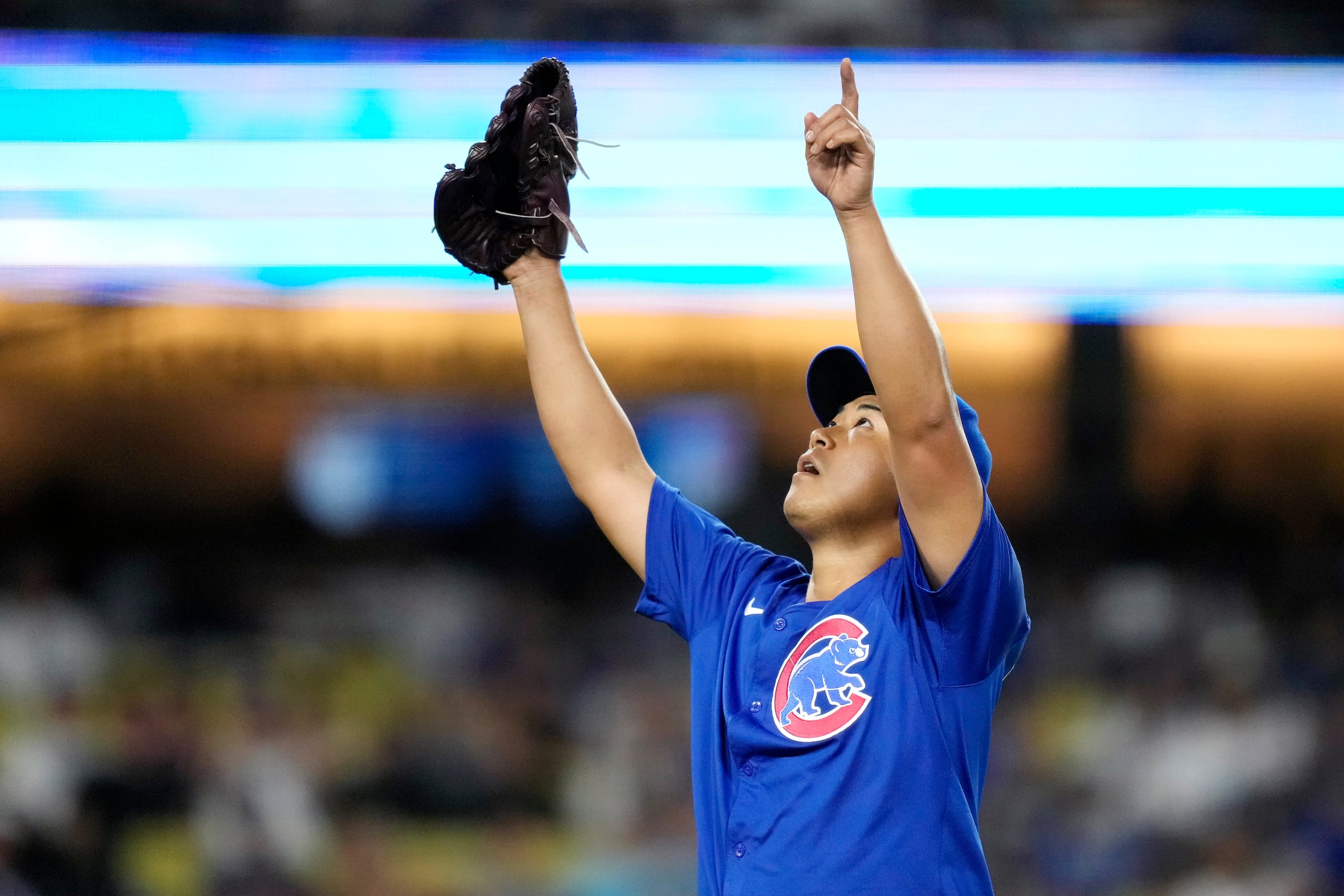 El japonés Shota Imanaga, abridor de los Cachorros de Chicago, festeja durante el juego ante los Dodgers de Los Ángeles, el martes 10 de septiembre de 2024 (AP Foto/Mark J. Terrill)