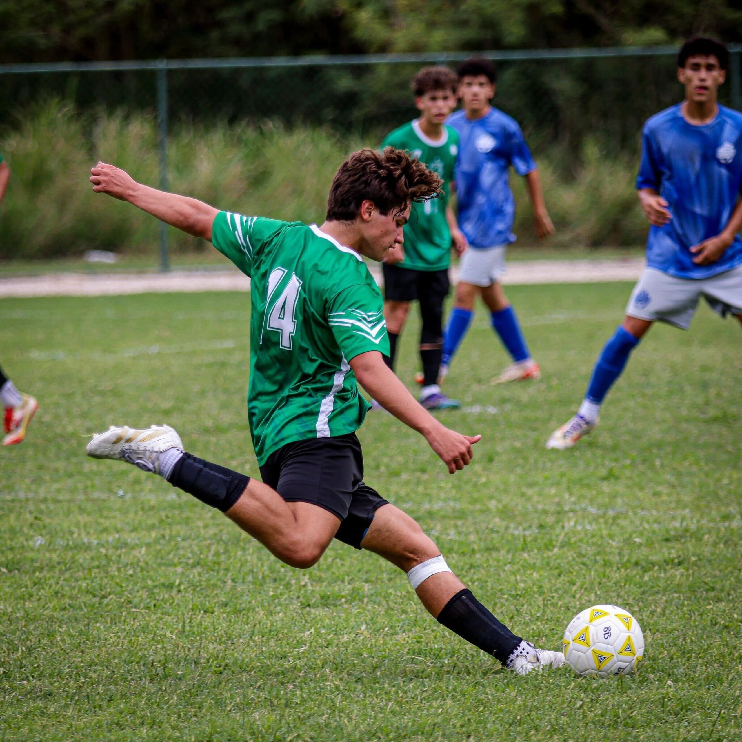 La Copa Buzzer Beater de fútbol se extenderá hasta el 6 de mayo.