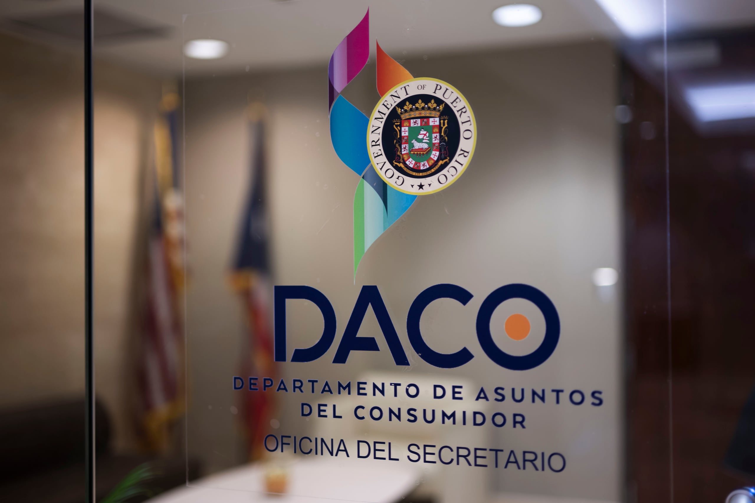 El diciembre de 2022, DACO creó la Unidad para la Detección de Esquemas Fraudulentos contra el Consumidor con el fin de mantener al consumidor alerta sobre nuevas plataformas de fraude.