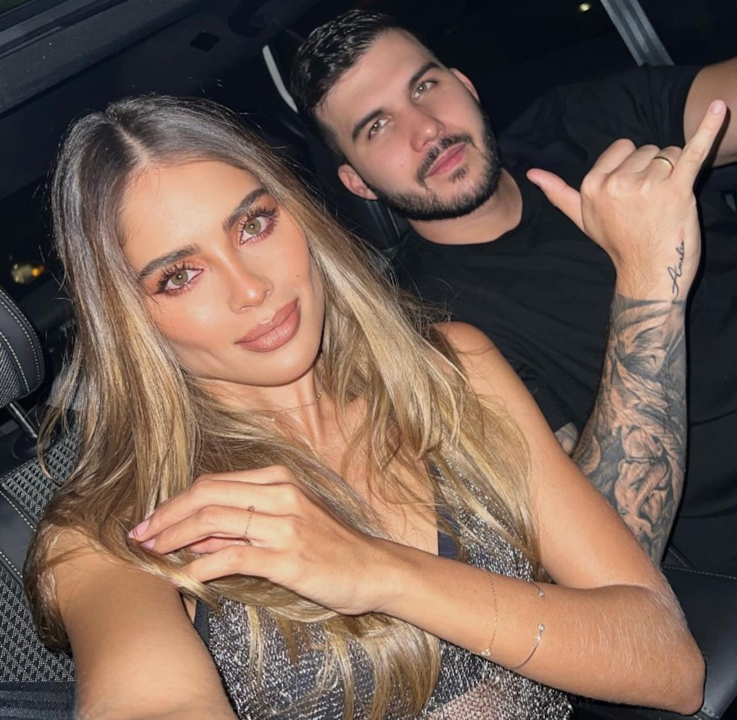 Miss Colombia junto a su esposo.