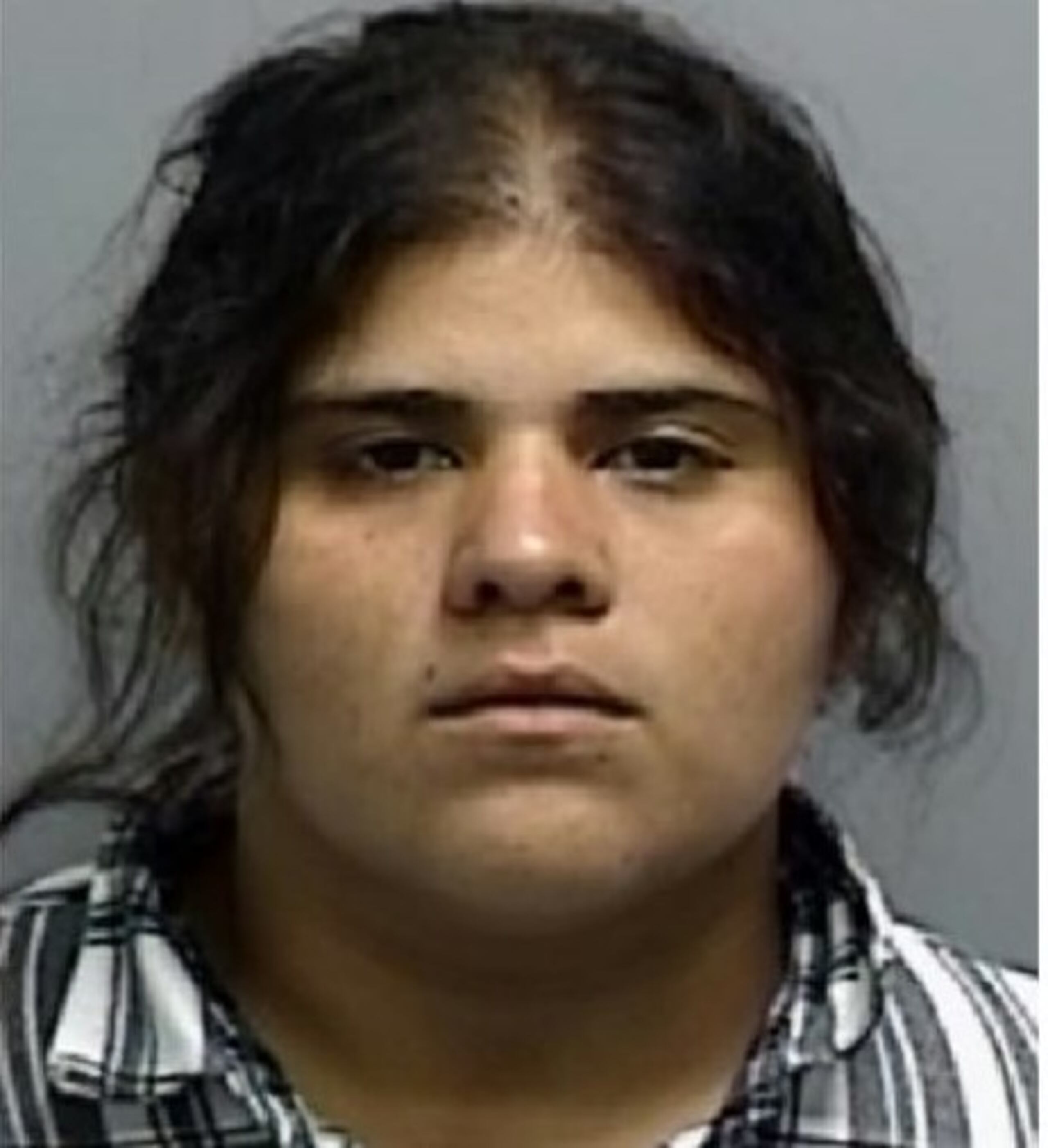 Naiari Quiñones Rivera enfrenta dos cargos de maltrato por negligencia y omisión intencional de la ley 246 para la seguridad, bienestar y protección de menores.