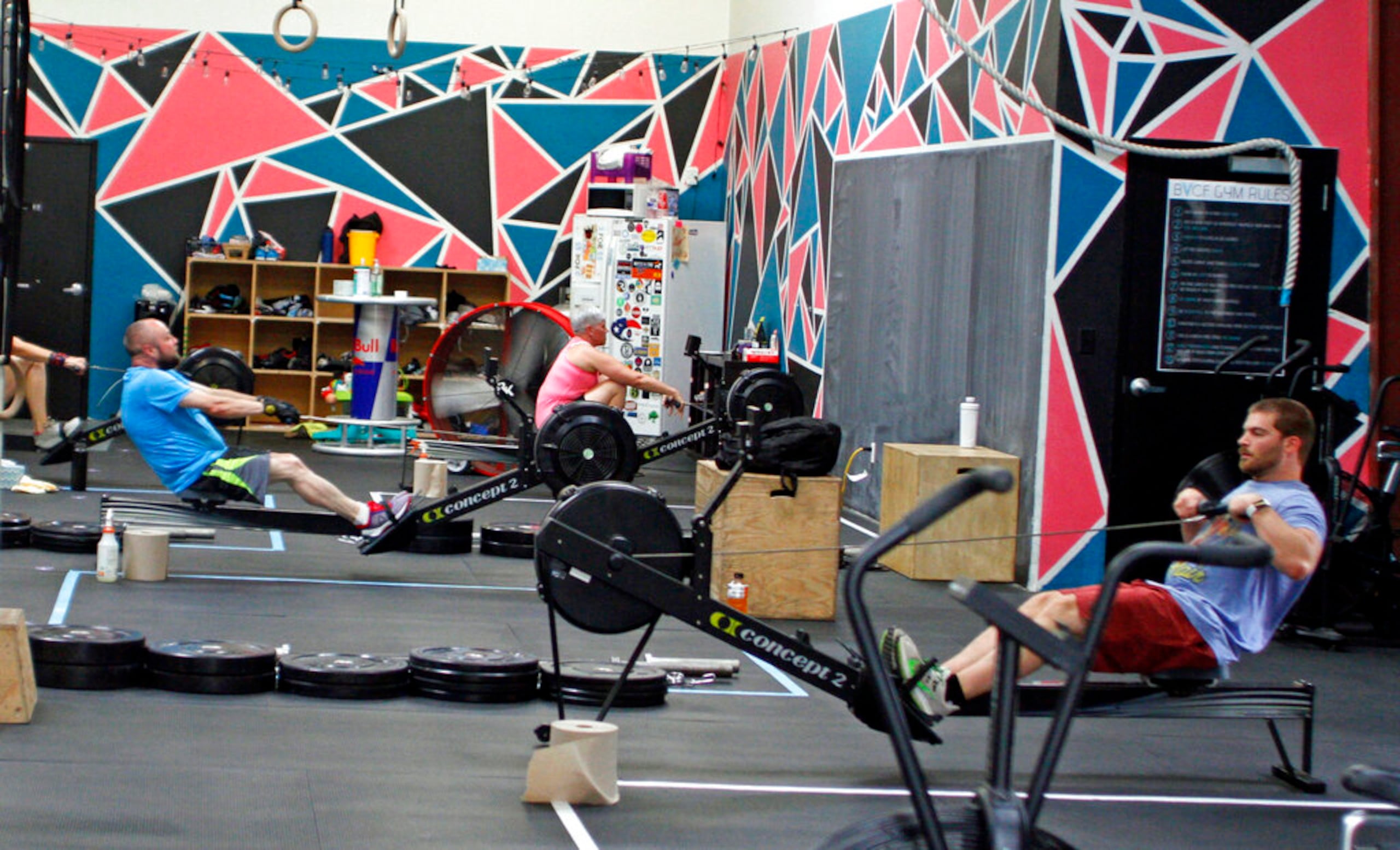 El CrossFit puede mejorar la composición corporal tanto en hombres como en mujeres, así como la resistencia cardiovascular.