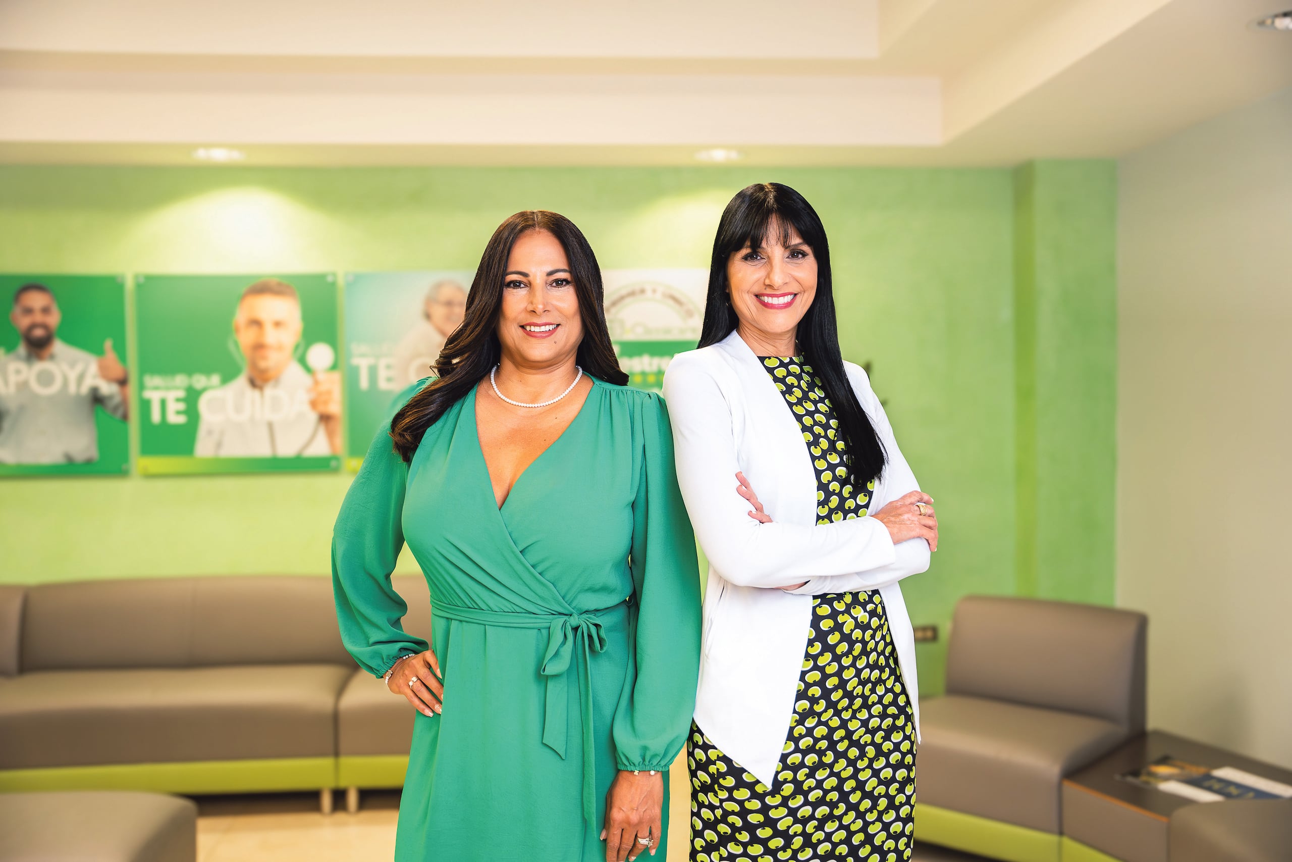 Las doctoras Carolyn Rodríguez Rivera, principal oficial de Farmacia, e Inés Hernández-Roses, principal oficial médico de MCS.