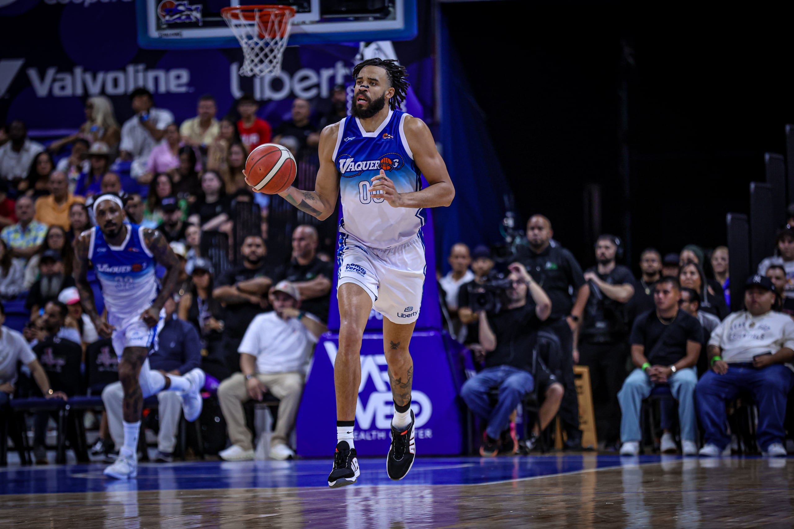 JaVale McGee brilló con 24 puntosde la final del BSN entre los Vaqueros y los Leones en Bayamón.