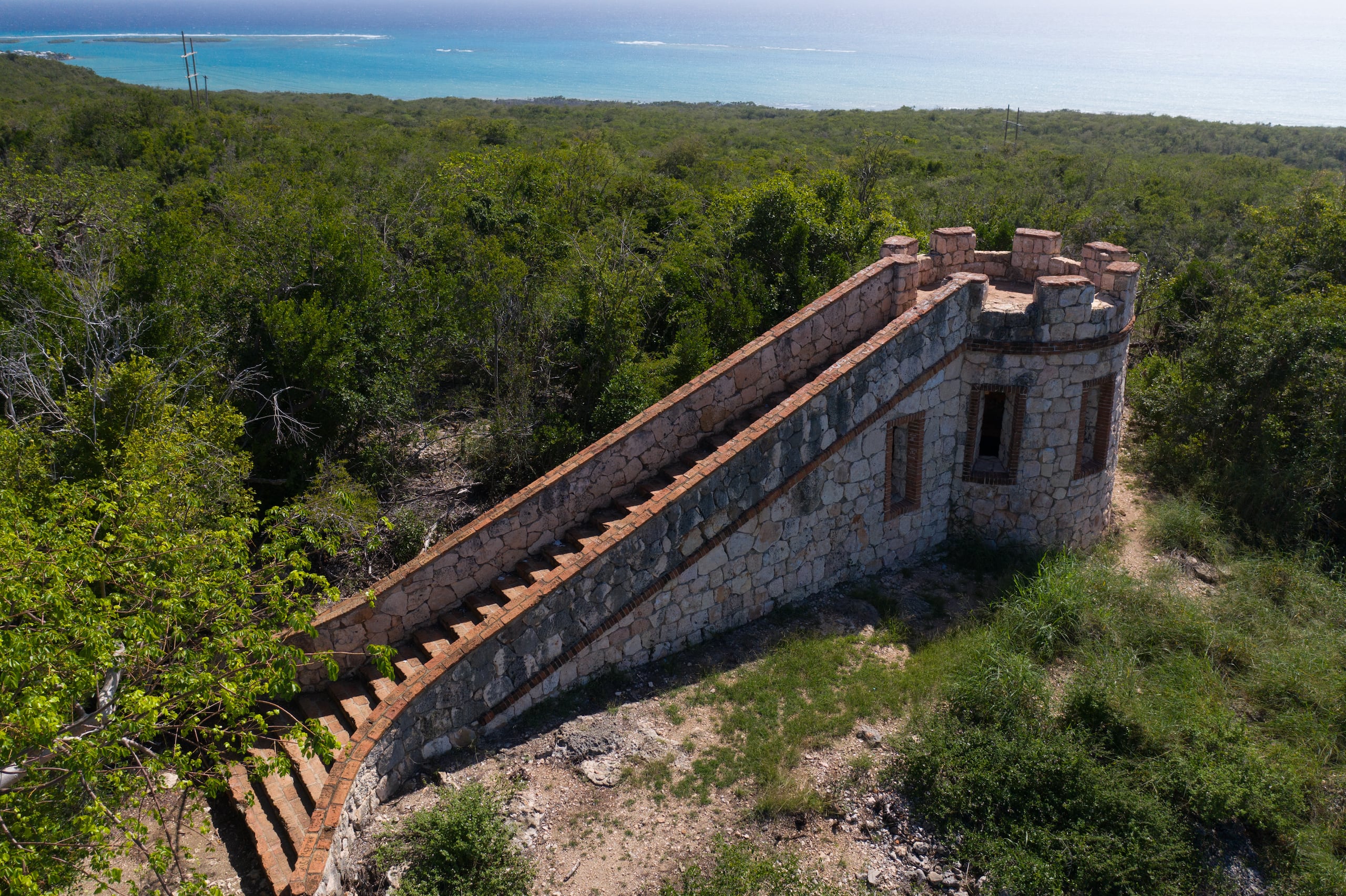 El Fuerte Caprón, construido en el siglo XIX por el imperio español, es una de las principales atracciones turísticas de Guánica.