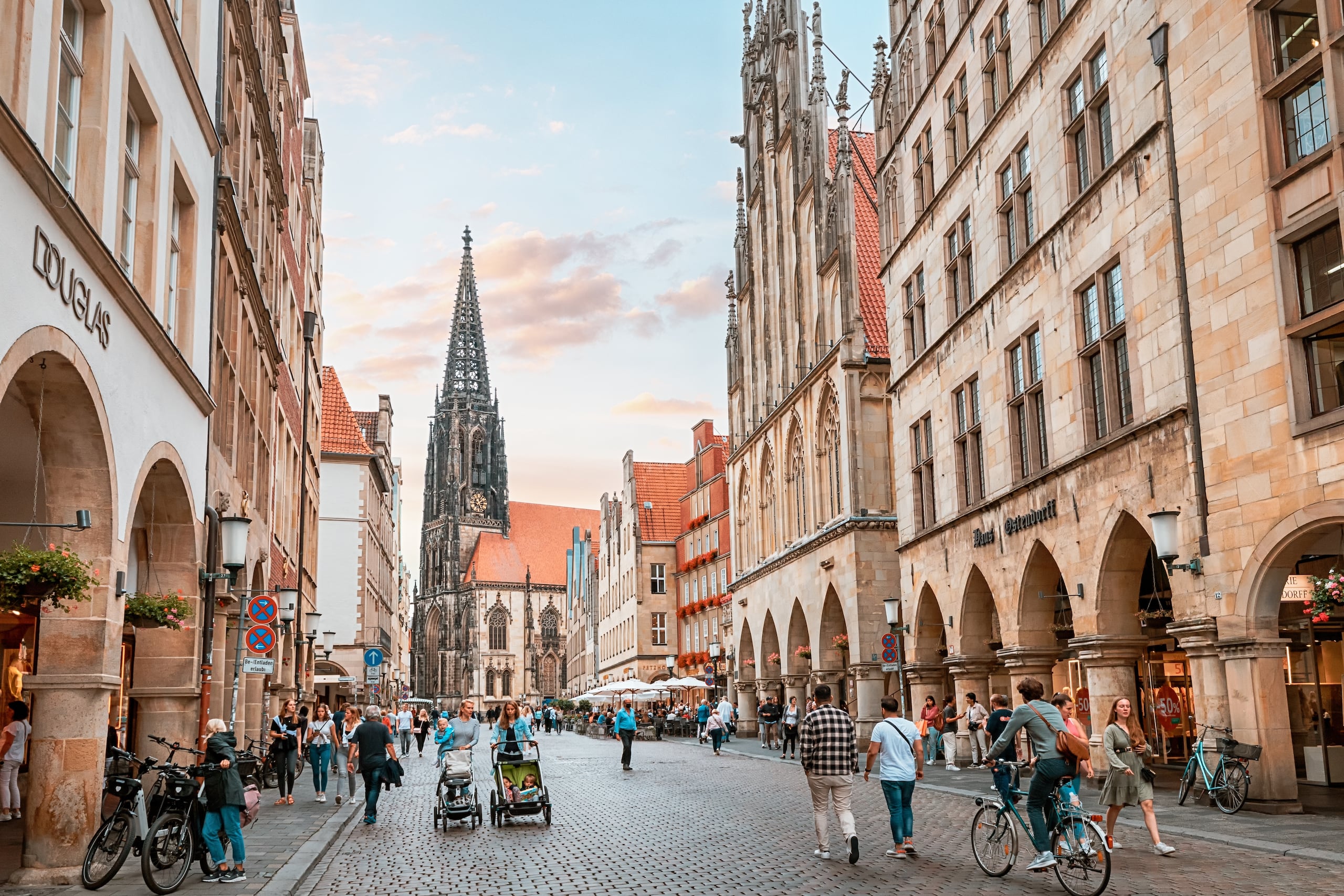 Una ciudad que promete superar las expectativas de viaje es Münster, en Alemania.