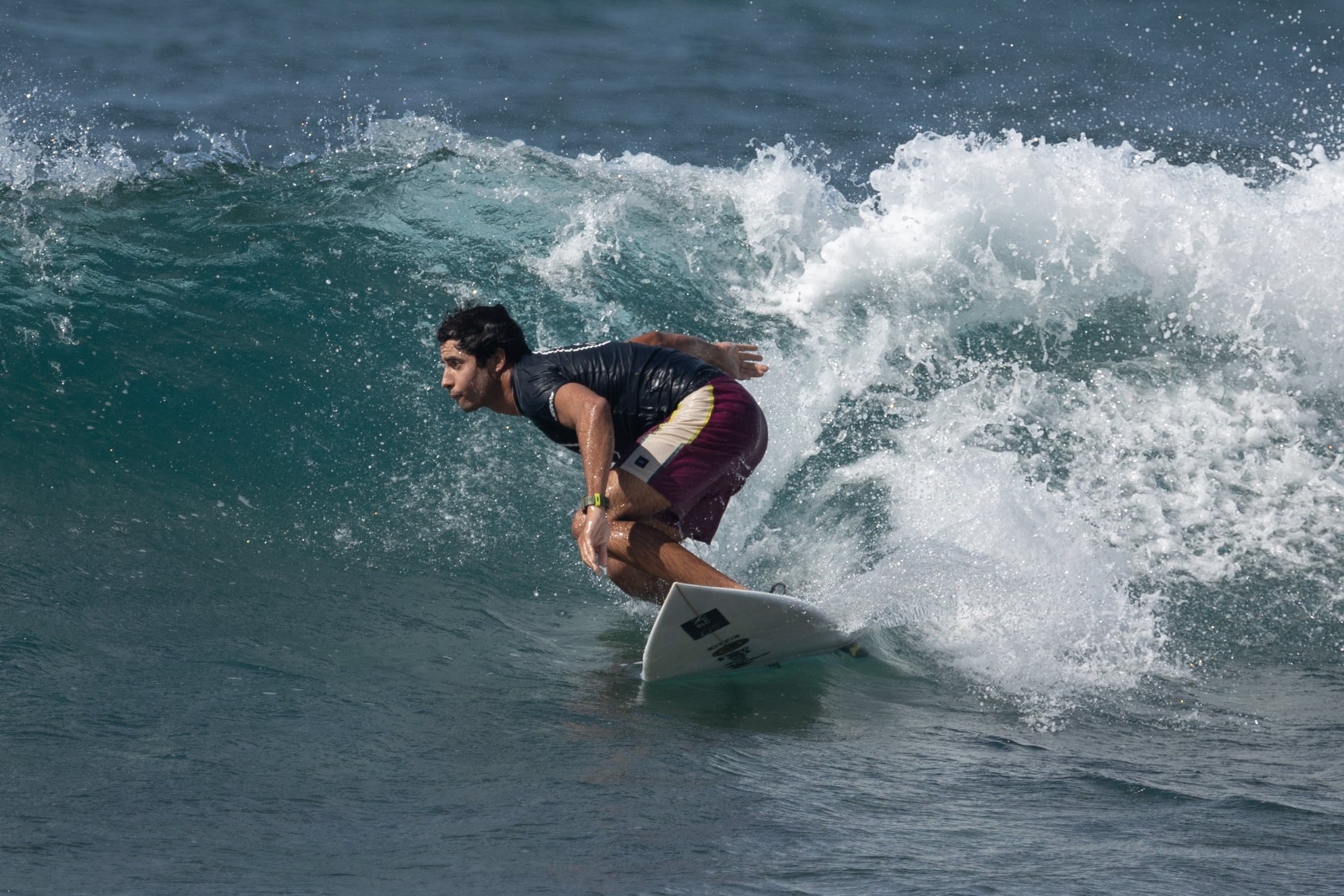 Ricardo Delgado vuelve a tomar la ola en Domes, en donde finalizó segundo en la final con puntuación de 11.10.