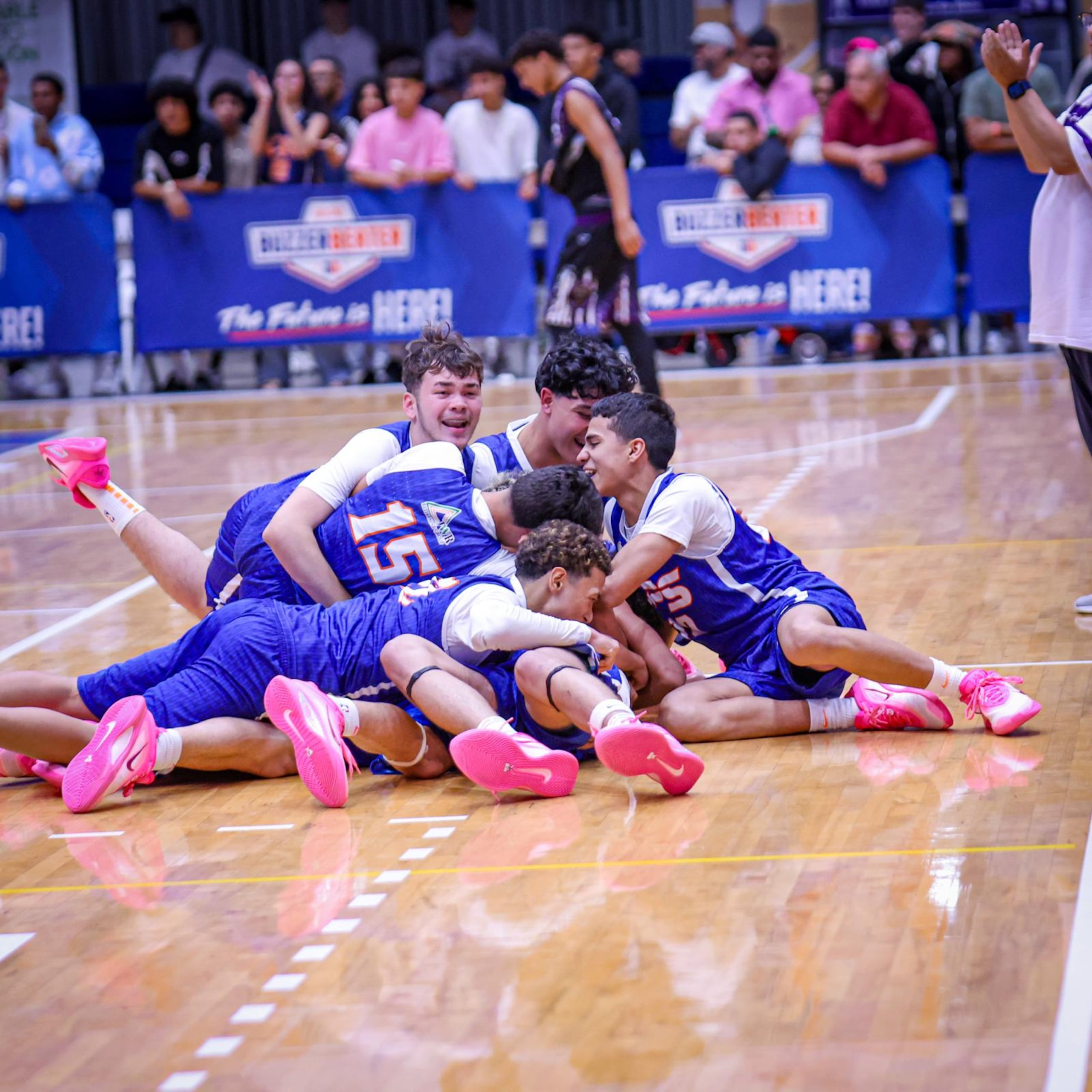 CPS es el nuevo campeón junior del Buzzer Beater.