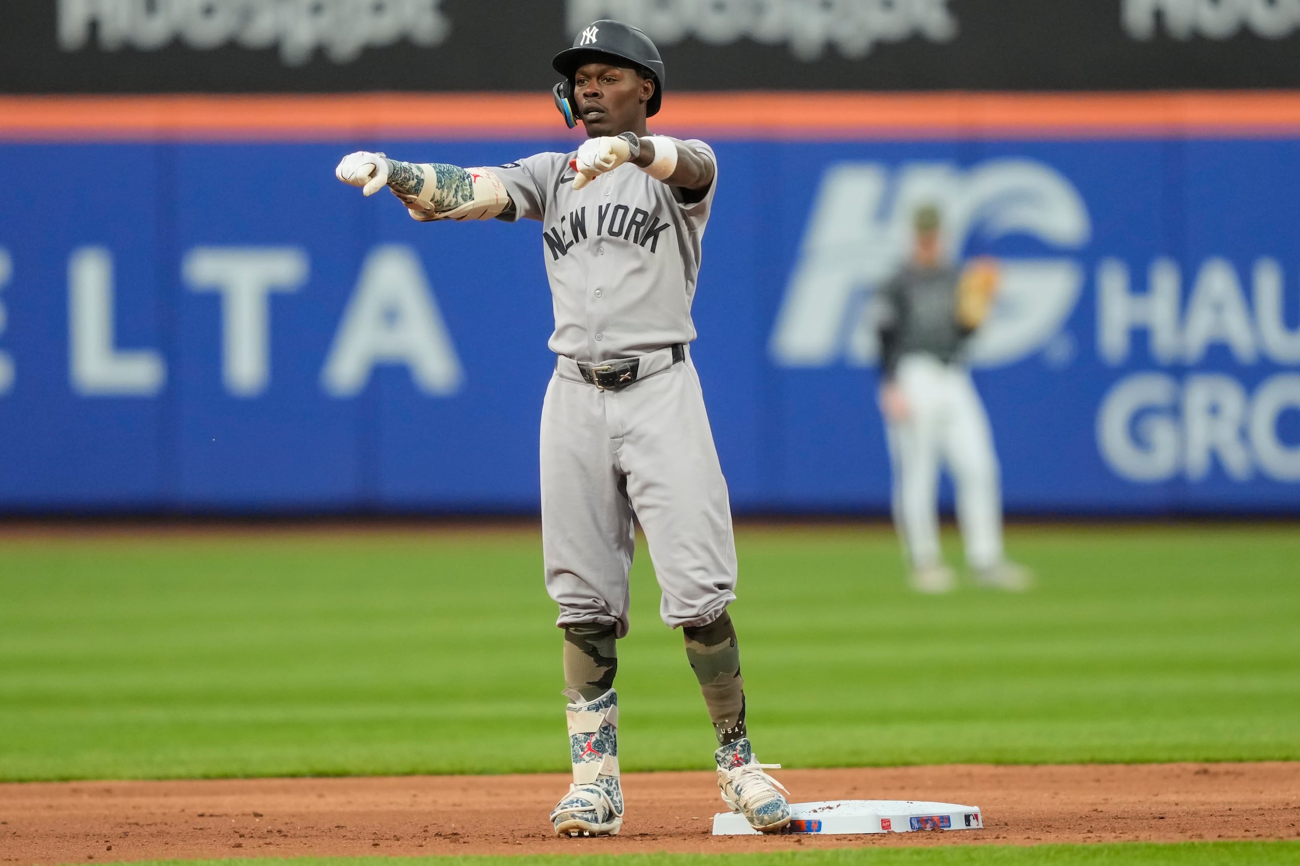 Jazz Chisholm Jr., de los Yankees de Nueva York, después de conectar un doble ante los Mets de Nueva York.