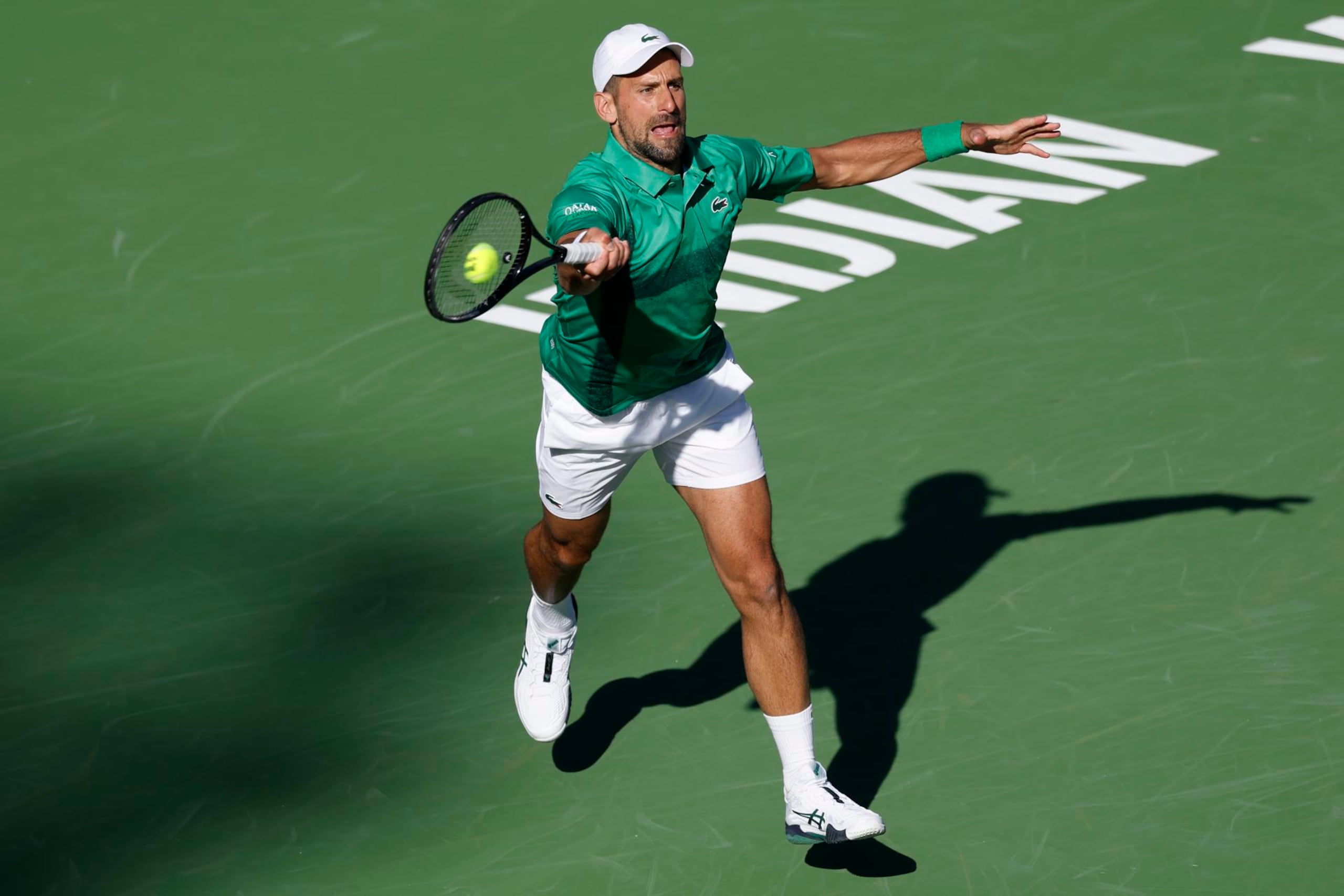 Novak Djokovic, aquí en acción el domingo en Indian Wells, no gana un título de la ATP desde el 2023. Su único gran triunfo en el 2024 fue la medalla de oro de los Juegos Olímpicos París 2024.