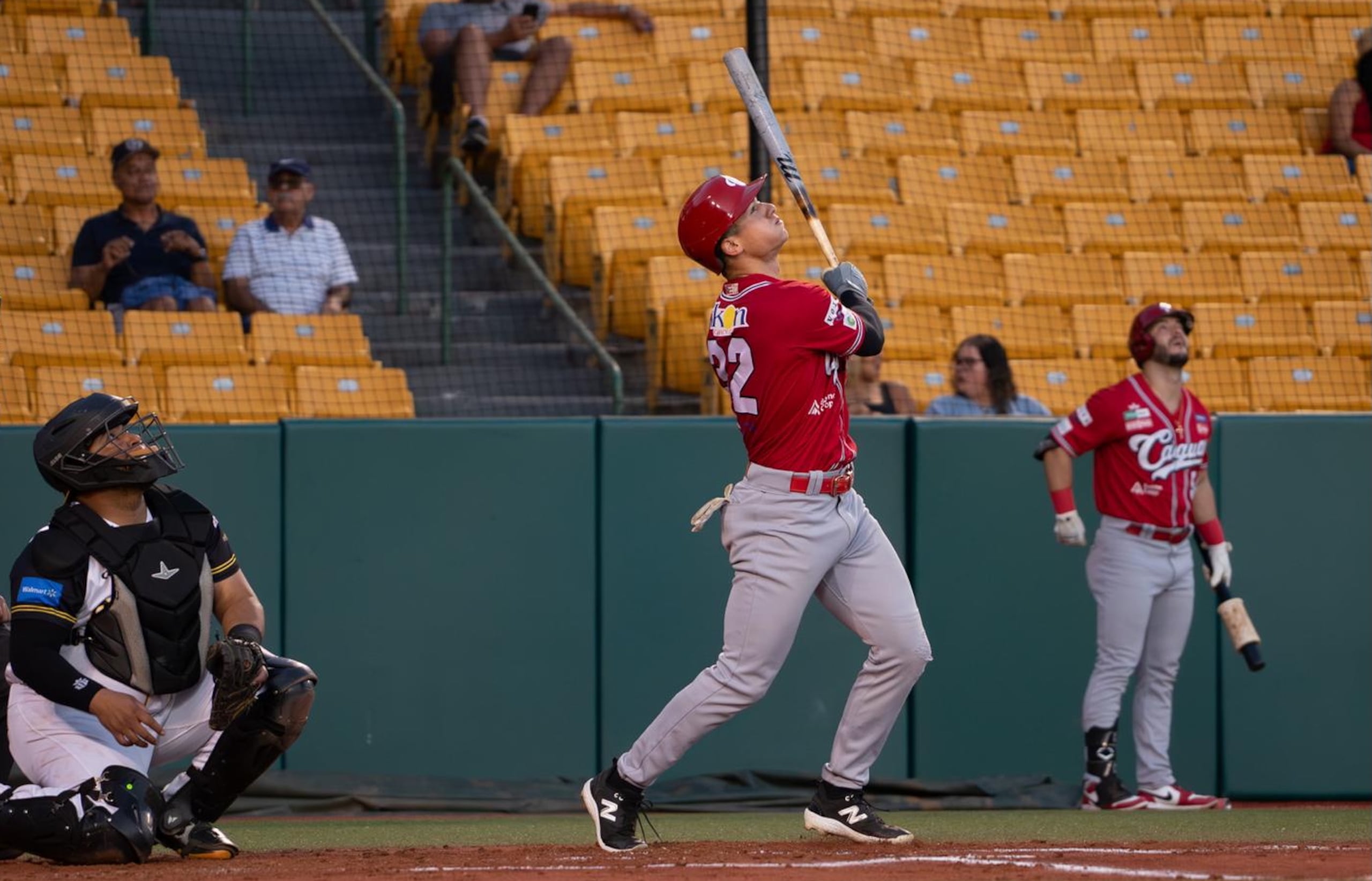 Brett Rodríguez, de los Criollos de Caguas, pegó un triple.