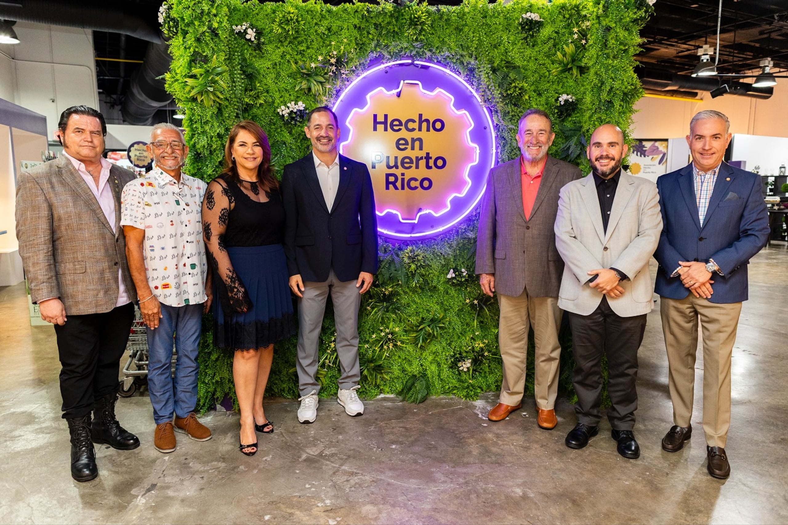 Pasados presidentes (de izquierda a derecha): Amaury Rivera, Augusto Ponce, Aysha Issa, Mateo Cidre, Manuel Cidre, Ramón Pérez Blanco y Jorge Ramírez.