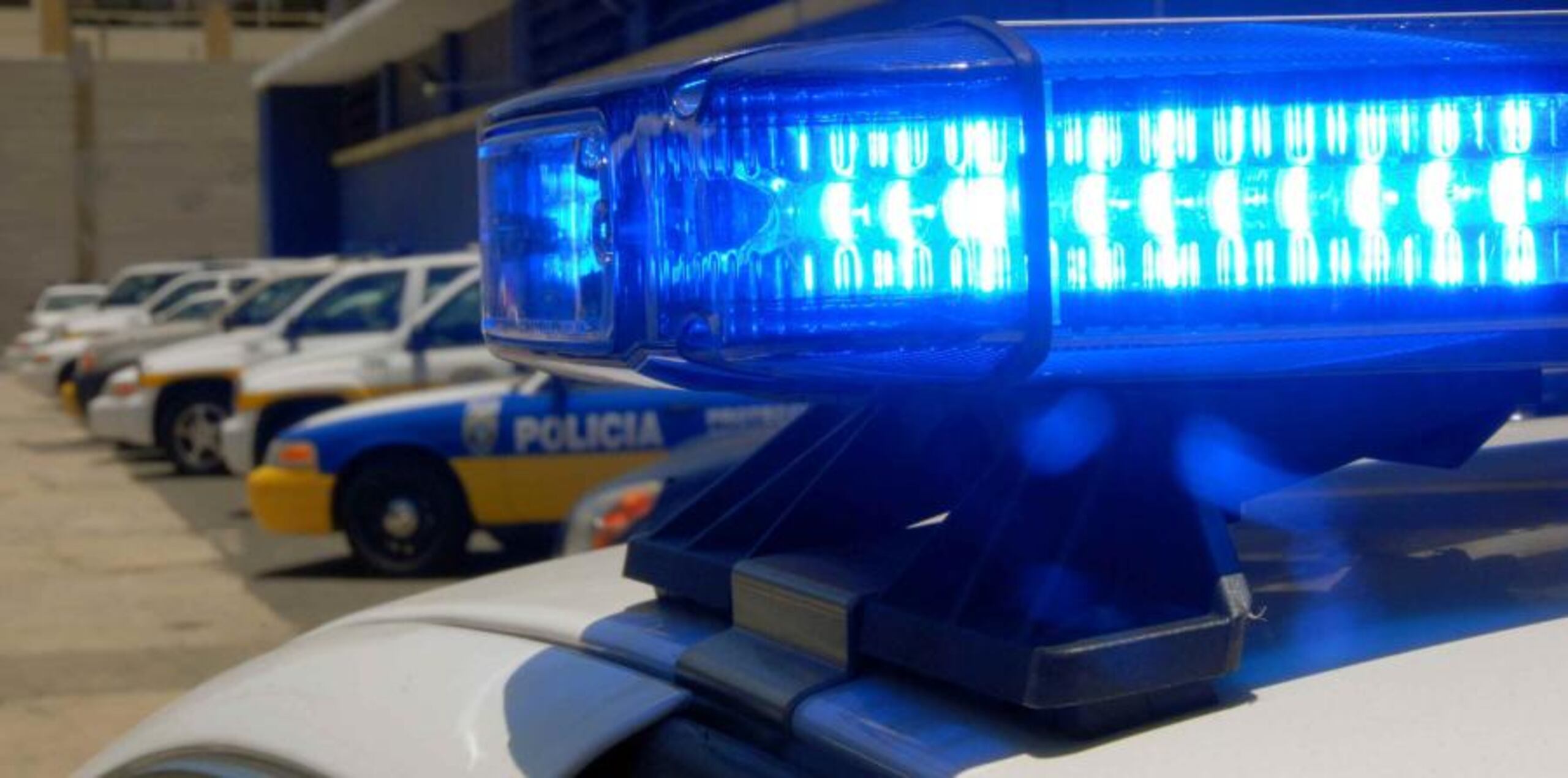 La división de Patrullas de Carreteras de Bayamón realiza la pesquisa. (Archivo GFR Media)