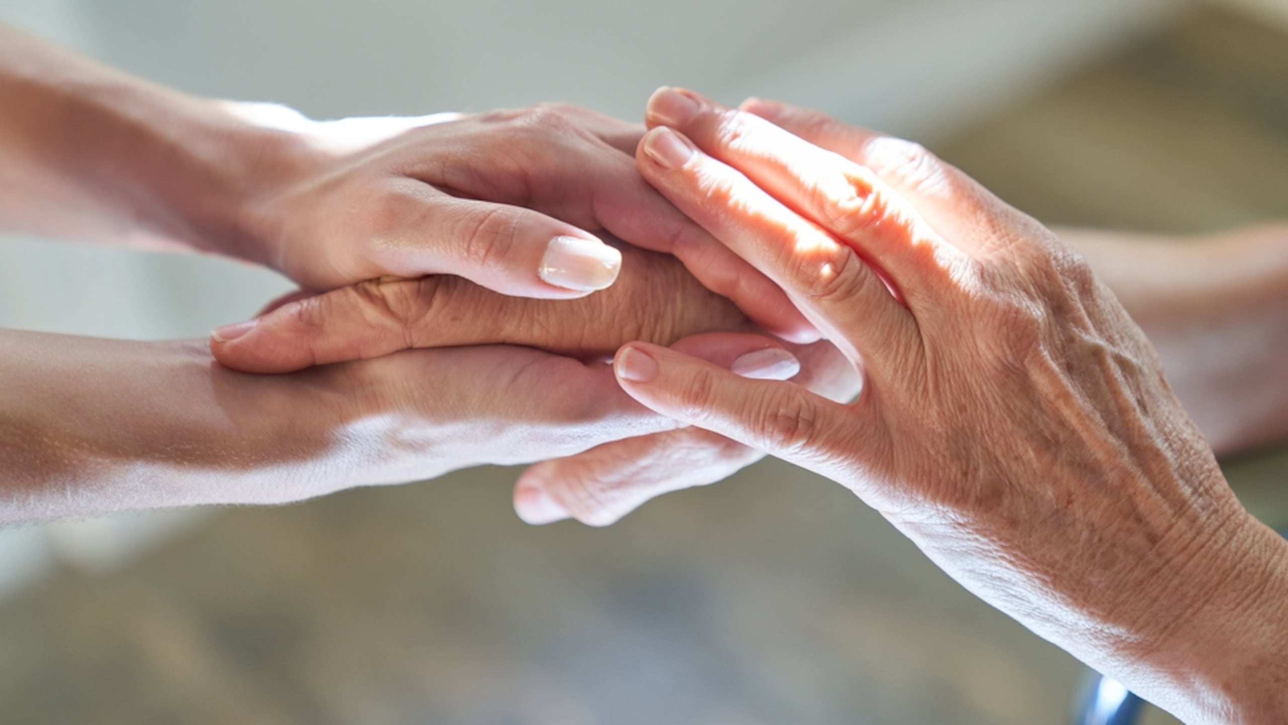 En la temporada de huracanes es fundamental que la familia, los cuidadores y los vecinos asuman un rol activo en la protección de la vida, la salud y la seguridad de los adultos mayores.