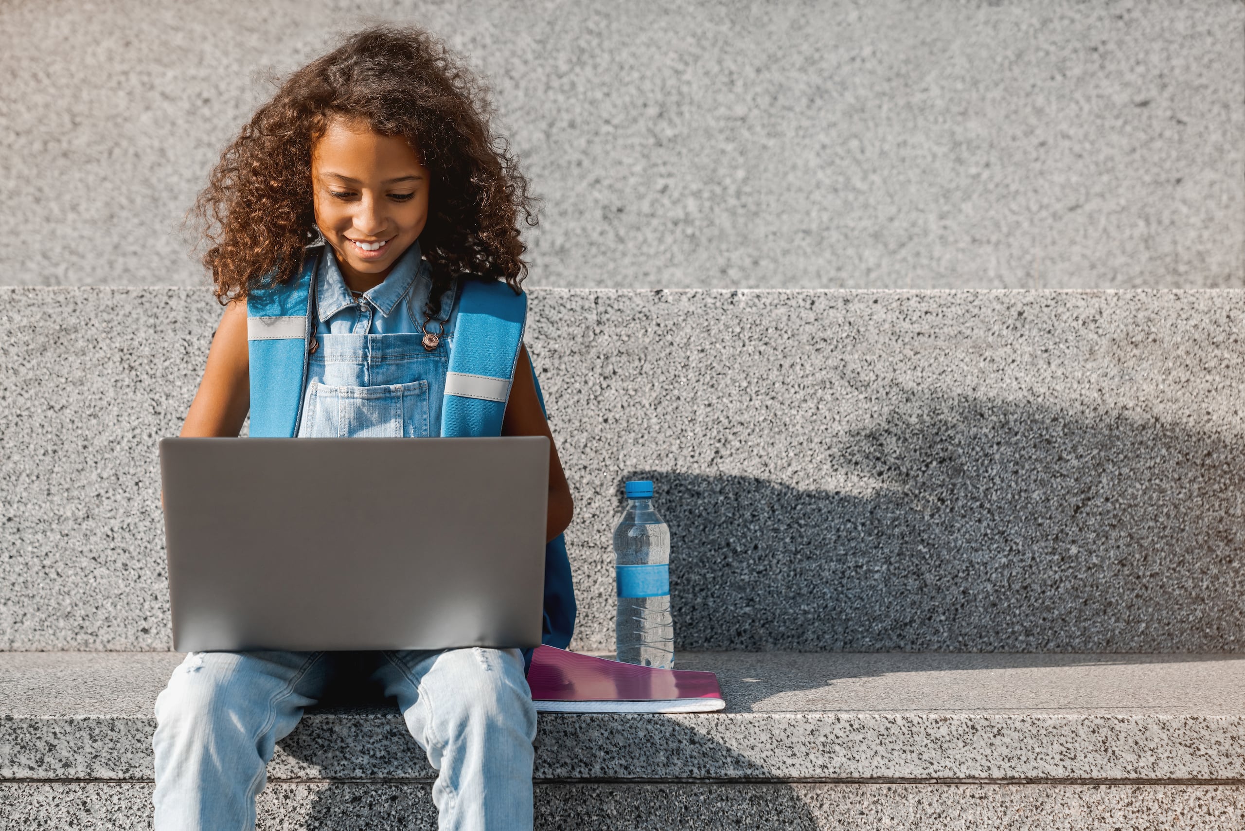 El exceso de interacciones virtuales aumenta la soledad, lo que puede ser indicativo de un remplazo afectivo.