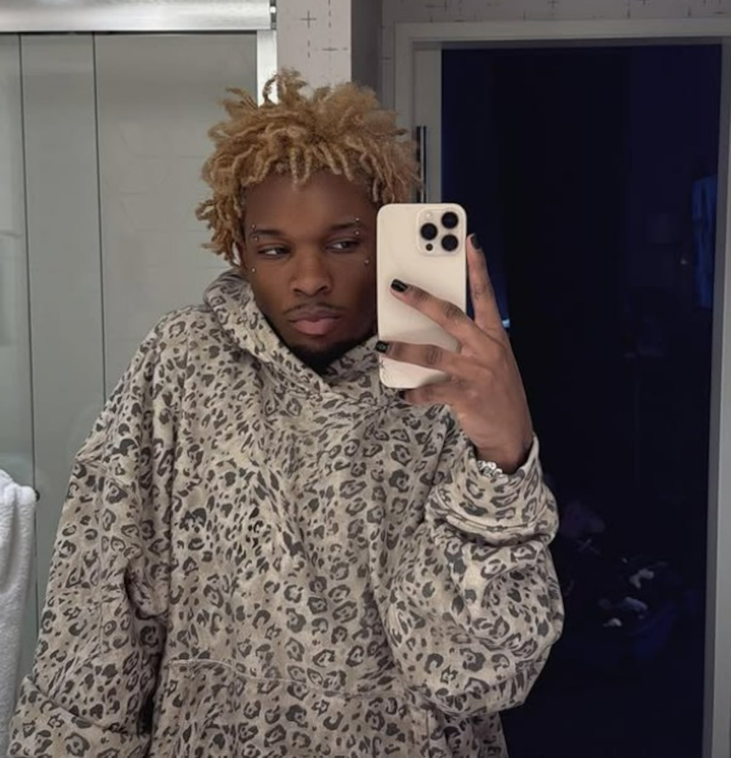 Las autoridades localizaron un cadáver dentro de un Tesla registrado a nombre del cantante estadounidense D4vd.