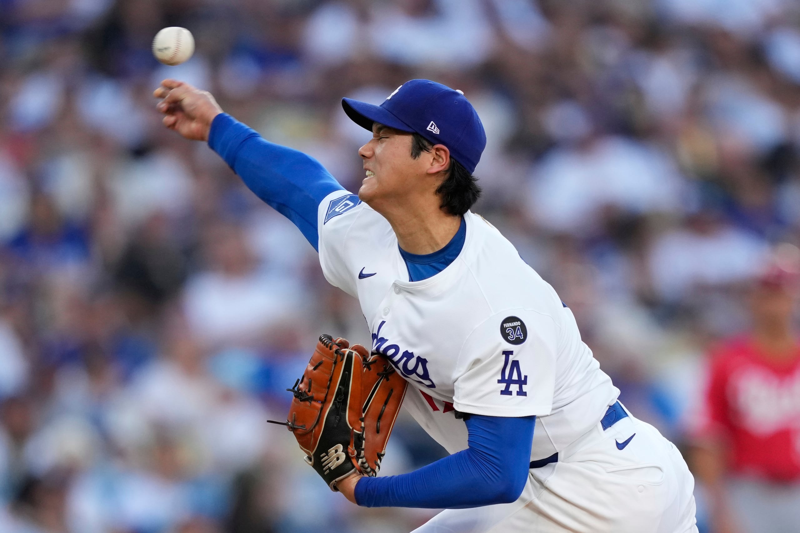 El japonés Shohei Ohtani, de los Dodgers de Los Ángeles, lanza en el juego del miércoles 7 de agosto de 2025, ante los Rojos de Cincinnati (AP Foto/Mark J. Terrill)