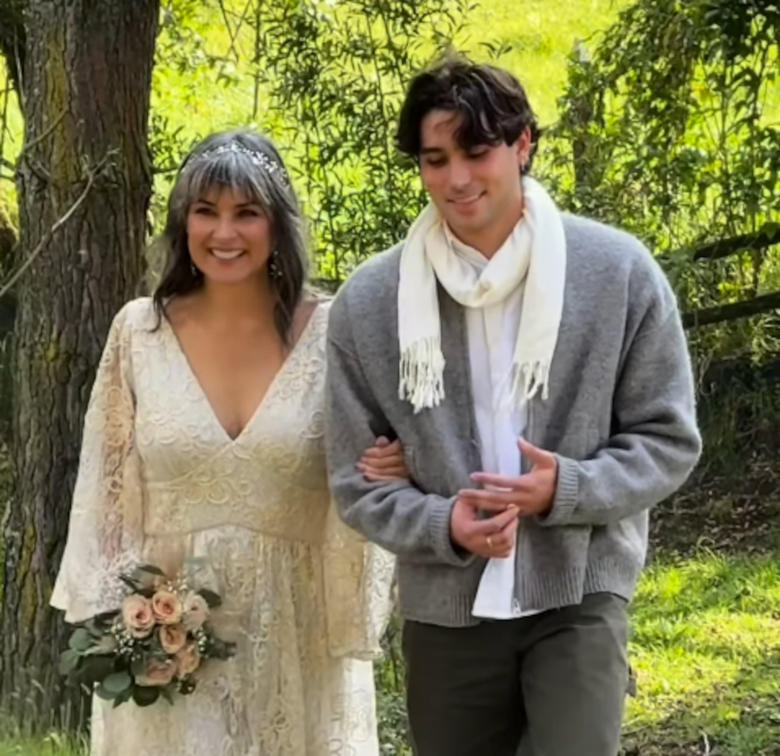 La periodista Silvia Corzo estuvo acompañada de amigos y familiares, incluso, su hijo Pablo Toro la llevó hasta el altar.