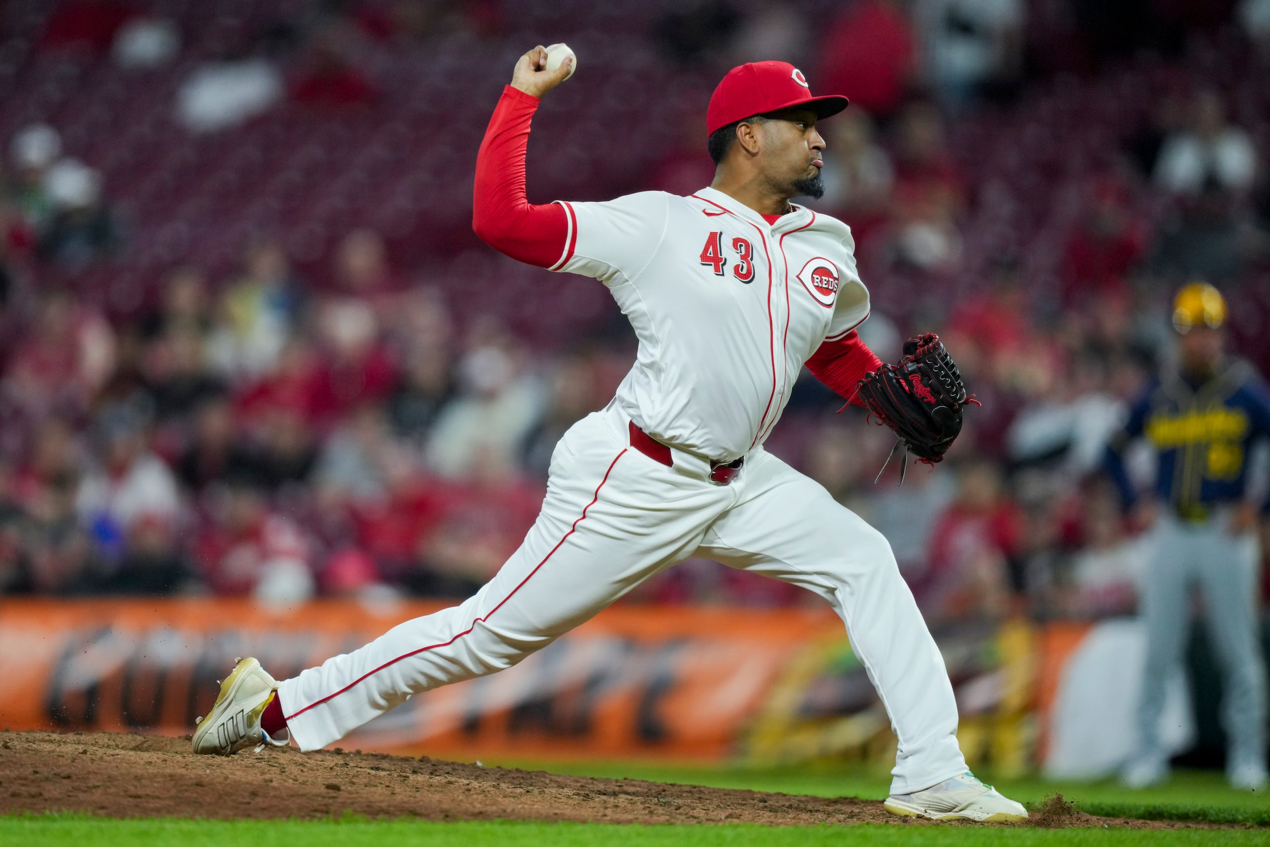 Alexis Díaz ha salvado cinco juegos corridos para los Reds.
