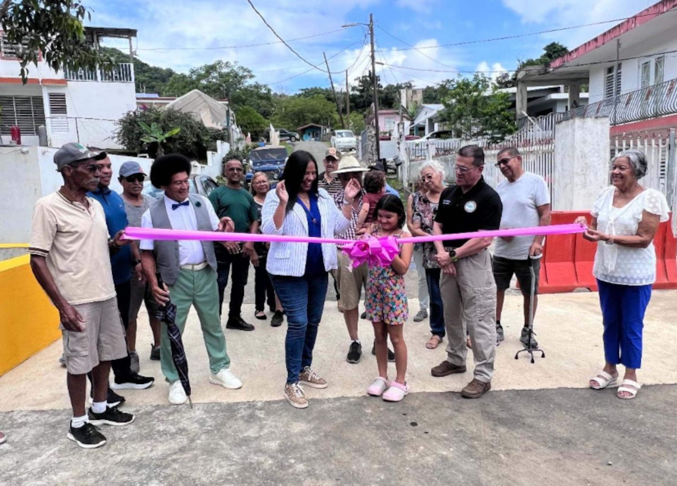 El puente colapsó el pasado 3 de mayo, dejando 26 familias incomunicadas.
