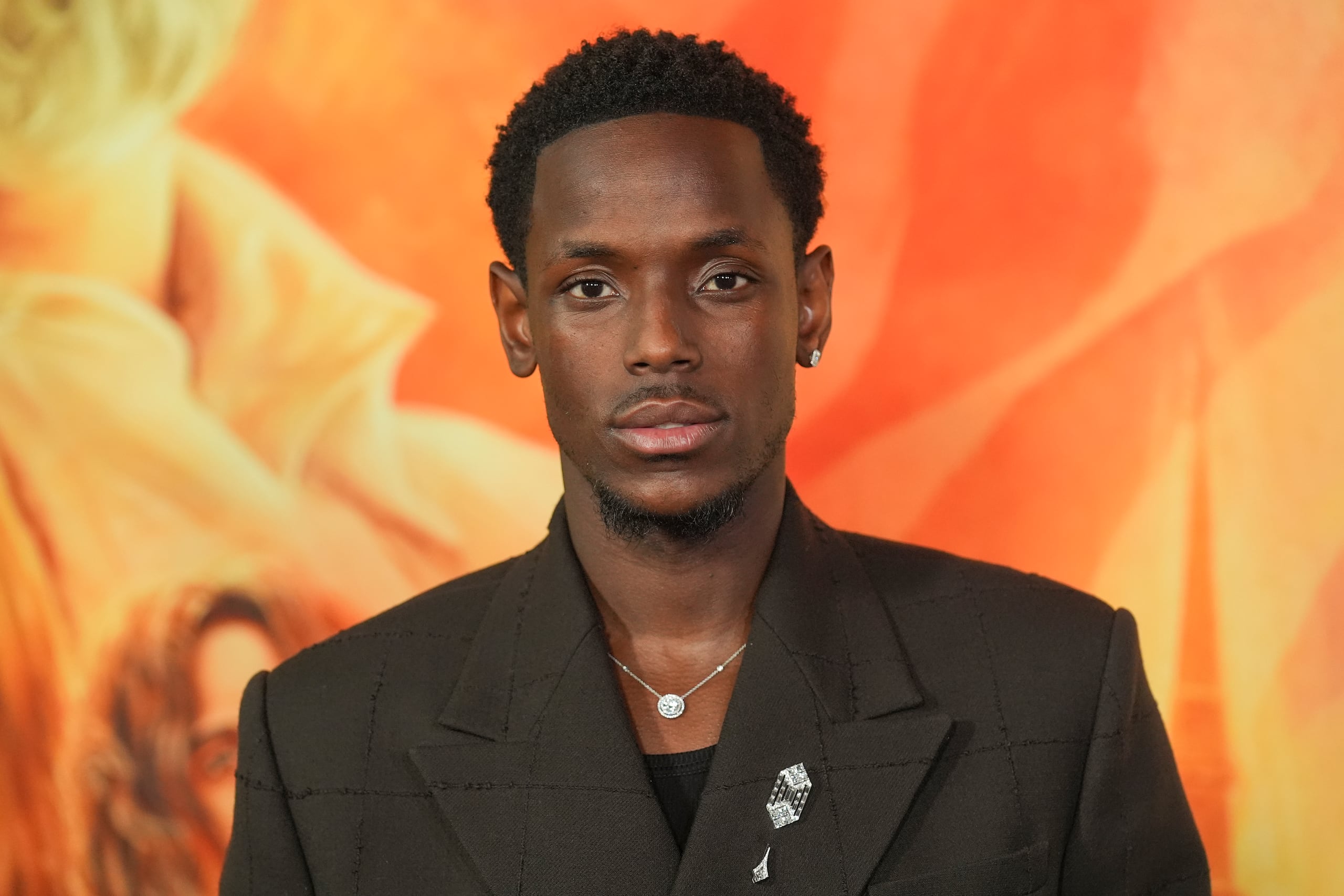 Micheal Ward llega al estreno de "Eddington" el 26 de junio de 2025, en el DGA Theater Complex en Los Ángeles.