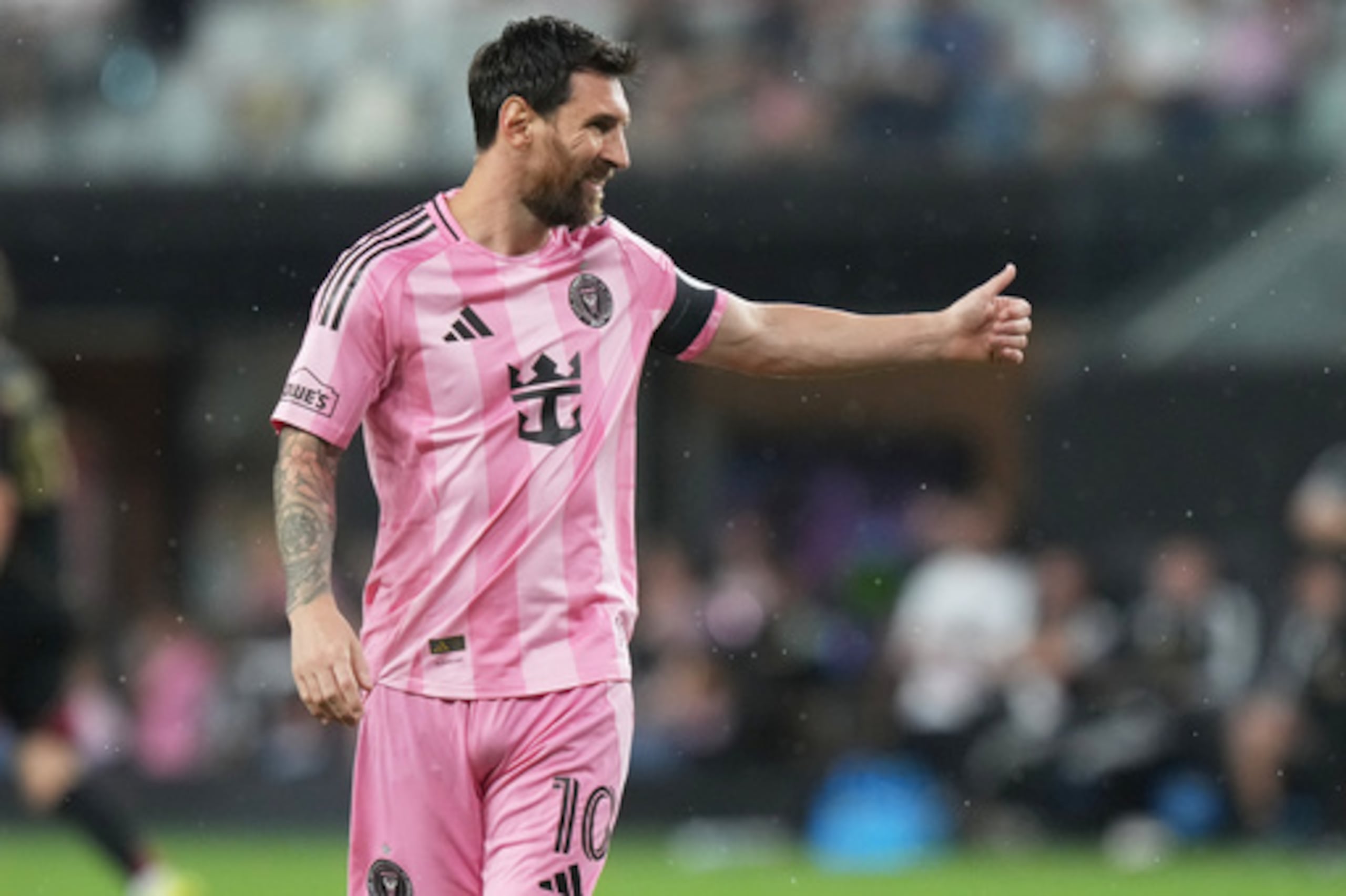 El delantero del Inter de Miami, Lionel Messi (10), hace gestos durante la segunda parte de un partido de fútbol de la MLS contra el Atlanta United, el sábado 5 de septiembre de 2026, en Miami. (Foto AP/Lynne Sladky)