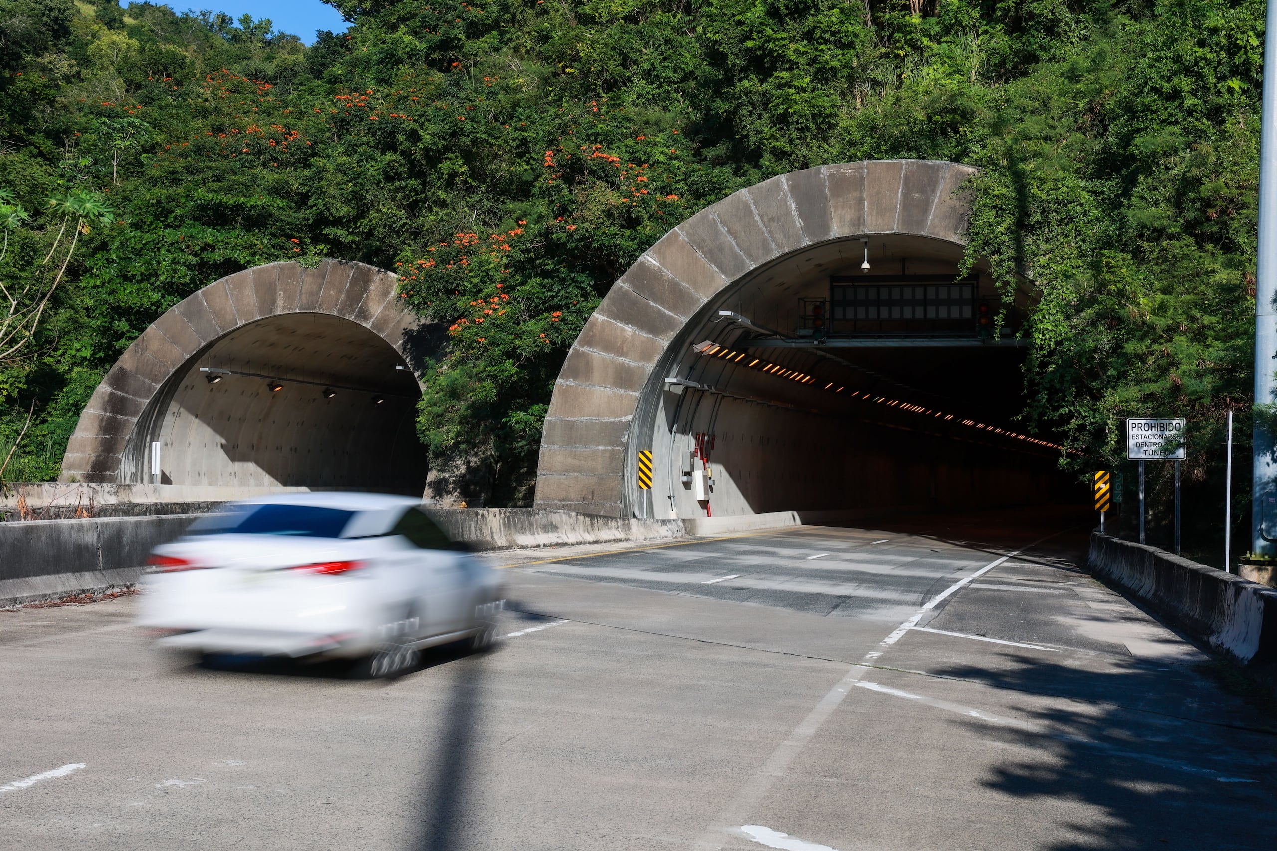 El Túnel de Maunabo Dr. Vicente Morales Lebrón permanece cerrado desde el 30 de octubre pasado debido a una avería en su sistema eléctrico.