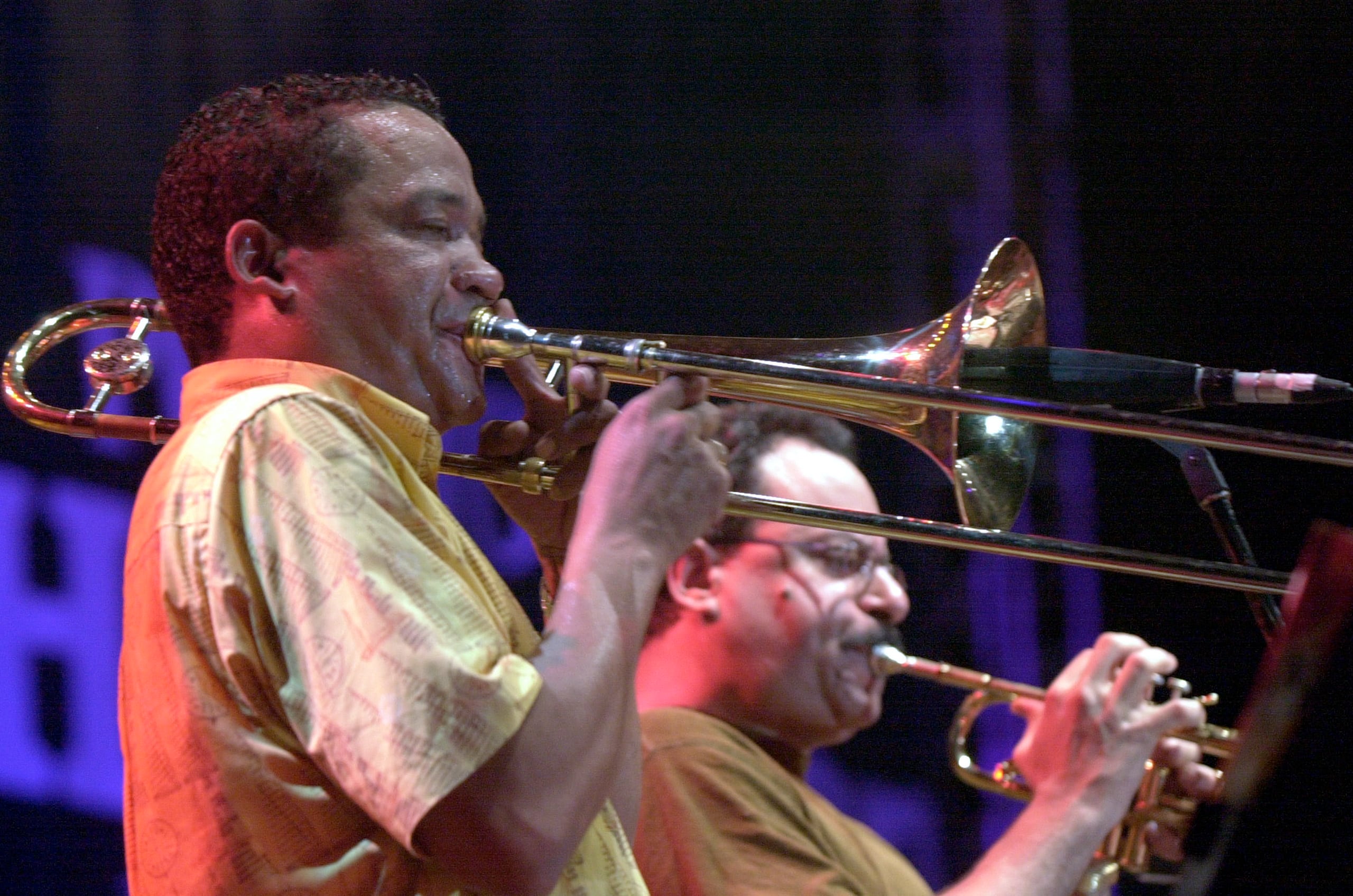 Antonio “Toñito” Vázquez junto al trompetista David Rodríguez en el Heineken Jazz Fest del 2002, que se celebró en el Anfiteatro Tito Puente, en San Juan.