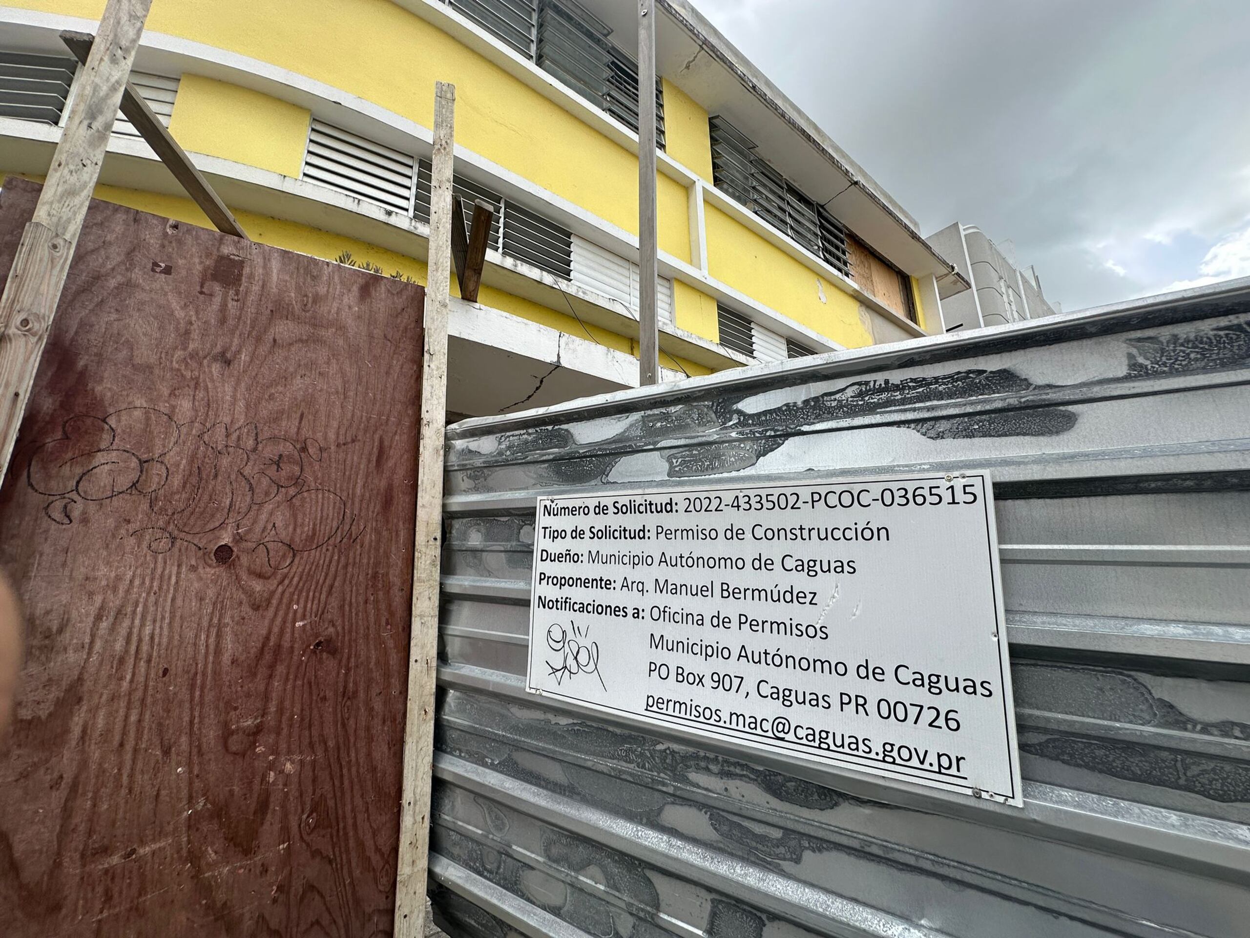 Se ven acciones de rehabilitación en varias estructuras.