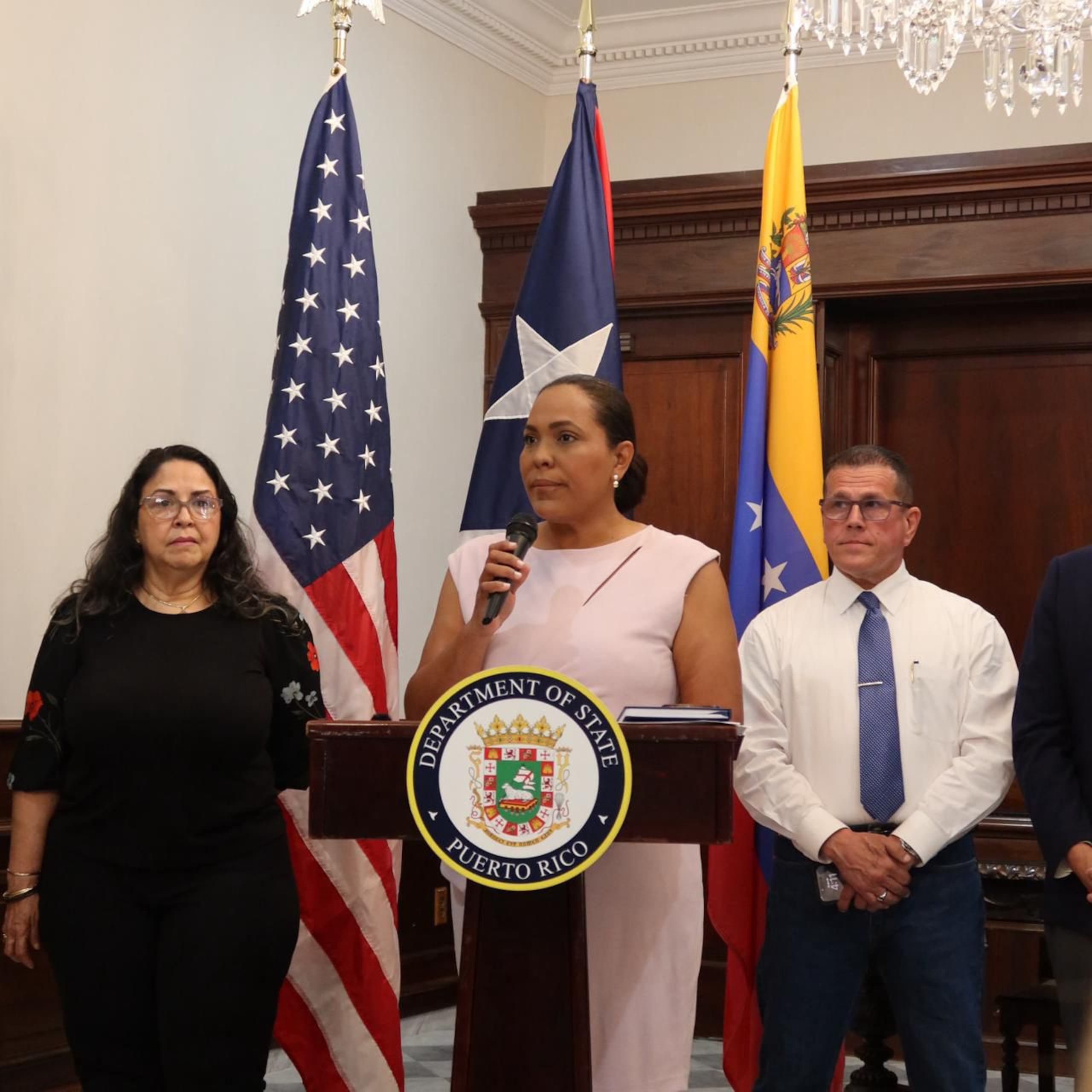 Rivera indicó que cuentan con 11 paramédicos, 33 bomberos con experiencia en rescates y desastres y 55 rescatistas listos para responder y disponibles para asistir en las zonas afectadas en Venezuela.