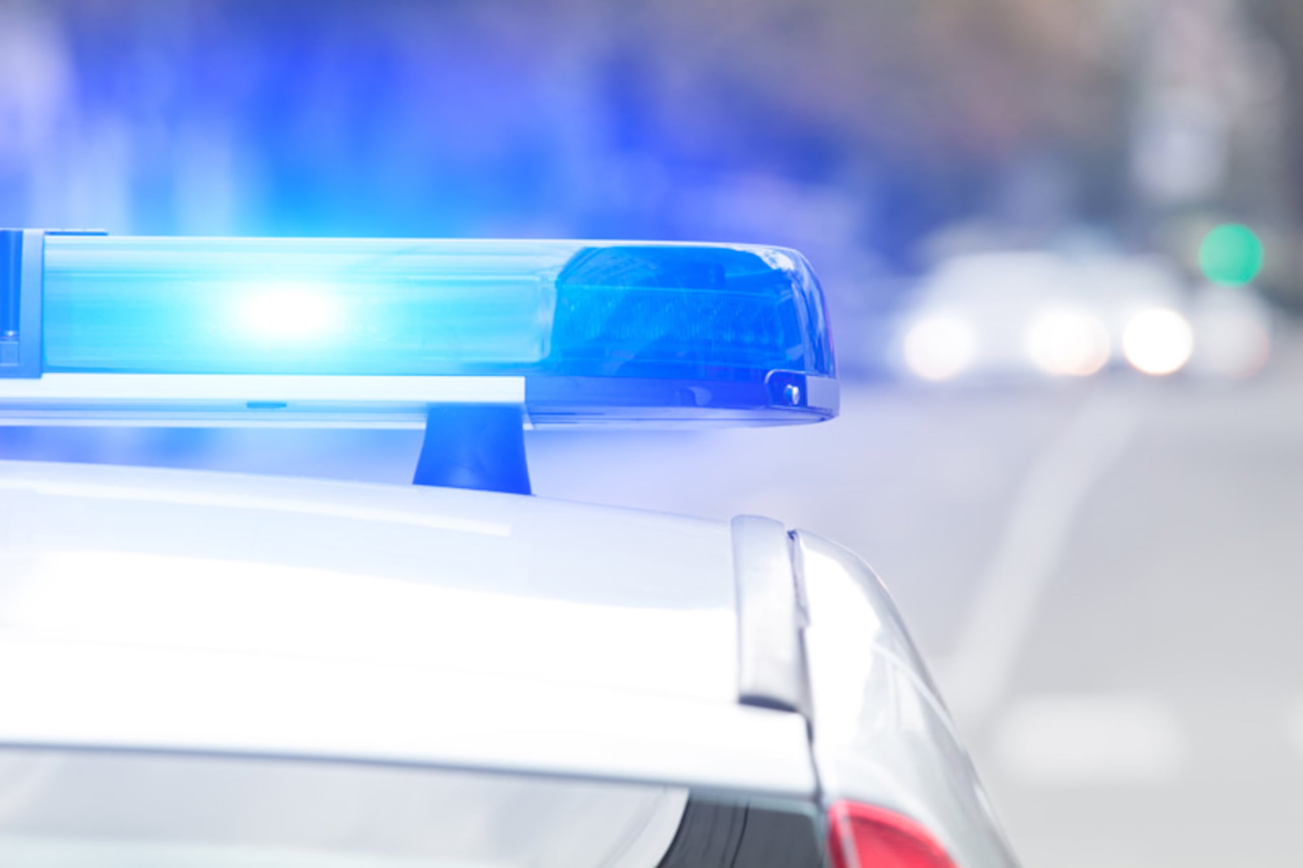 Según un comunicado del Ayuntamiento, la policía acordonó la zona y se desplazó al lugar para examinar la situación y retirar los restos del artefacto.