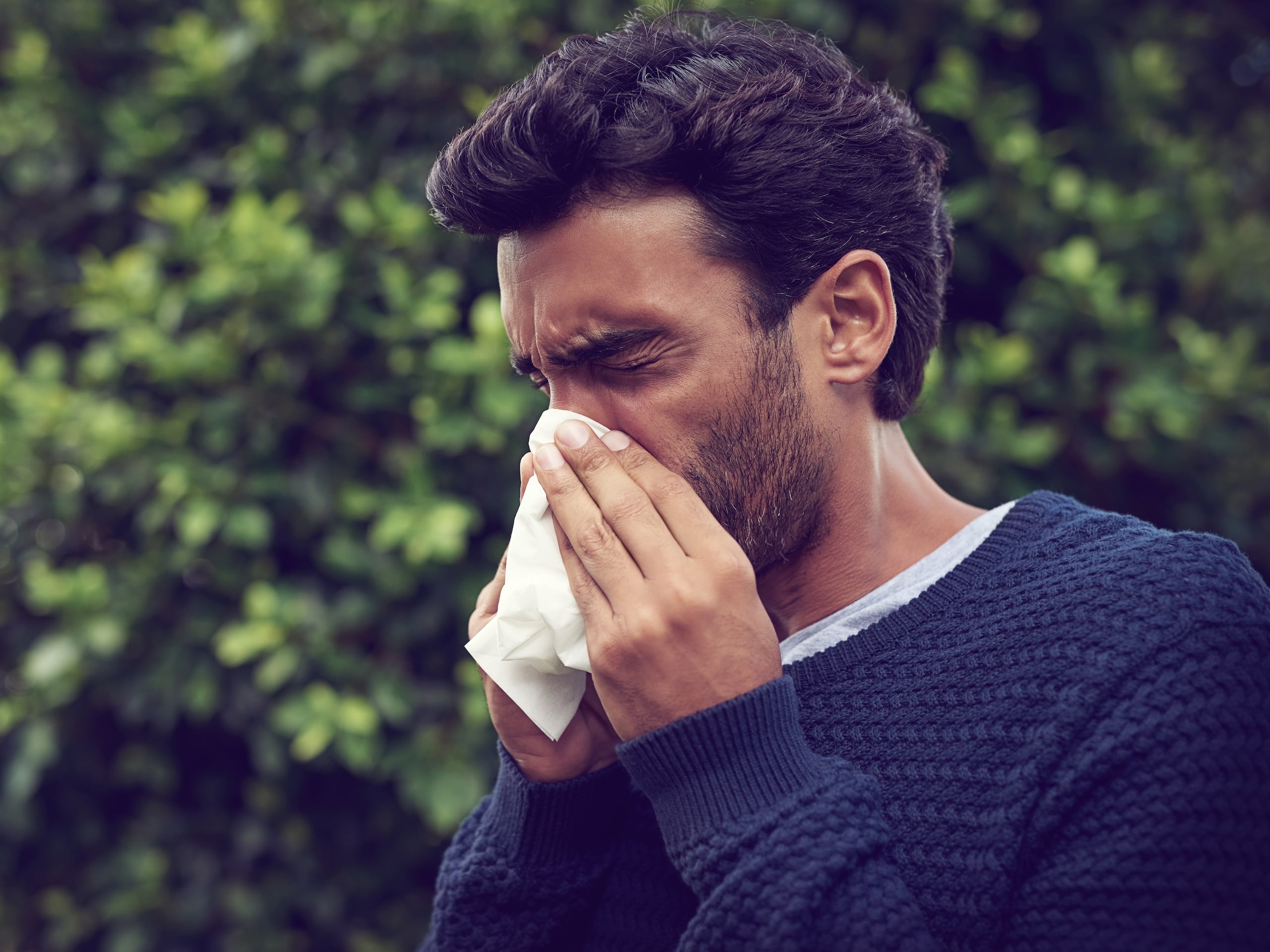 Si bien no existe una cura para las enfermedades respiratorias alérgicas, los pacientes pueden prevenirlas y, a veces, tomar medidas para controlar su exposición a los factores que desencadenan sus síntomas.