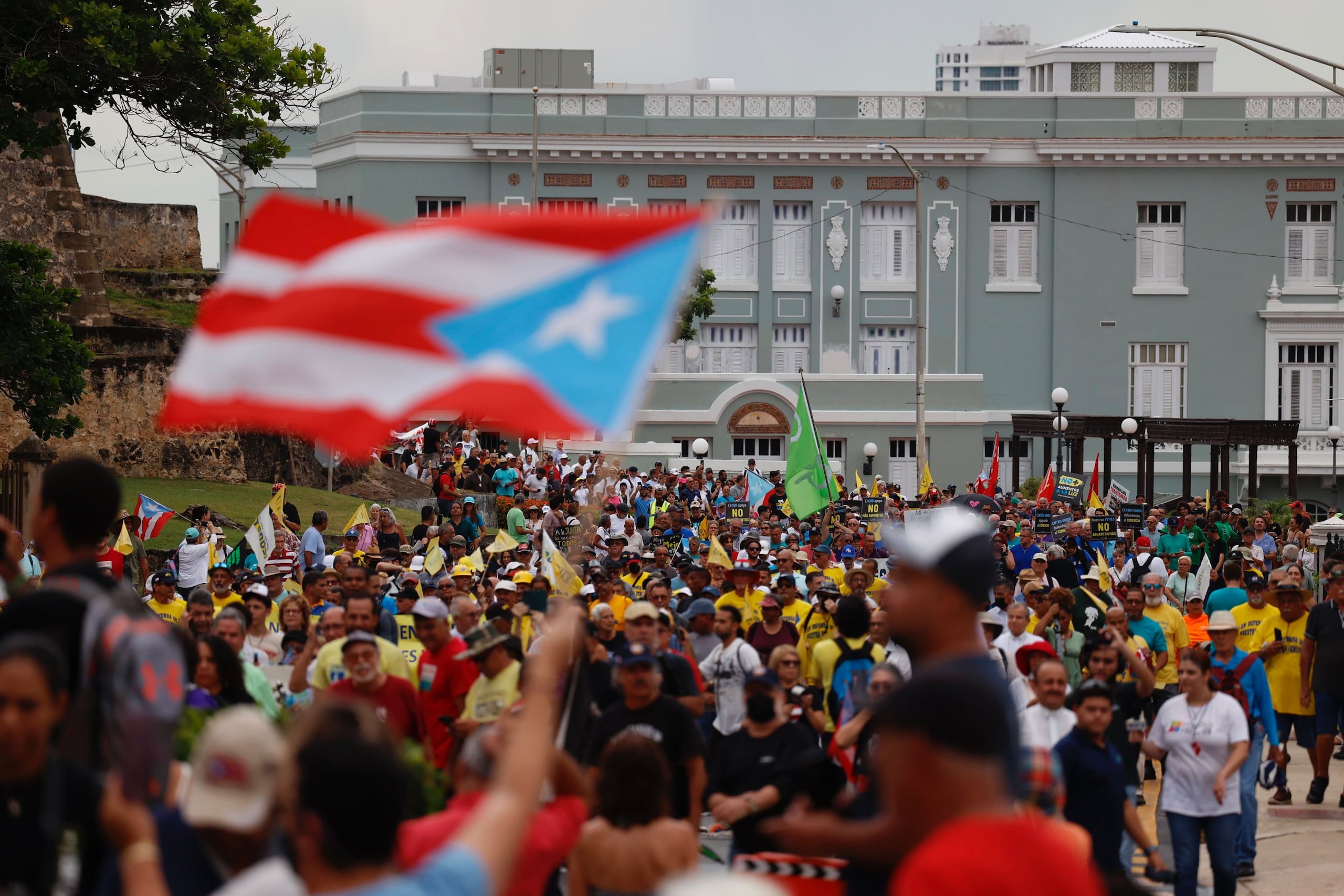 Las protestas fueron convocadas tras los constantes relevos de carga y apagones registrados en las últimas semanas, entre estos el de ayer que dejó a por lo menos 350 mil abonados sin servicio.