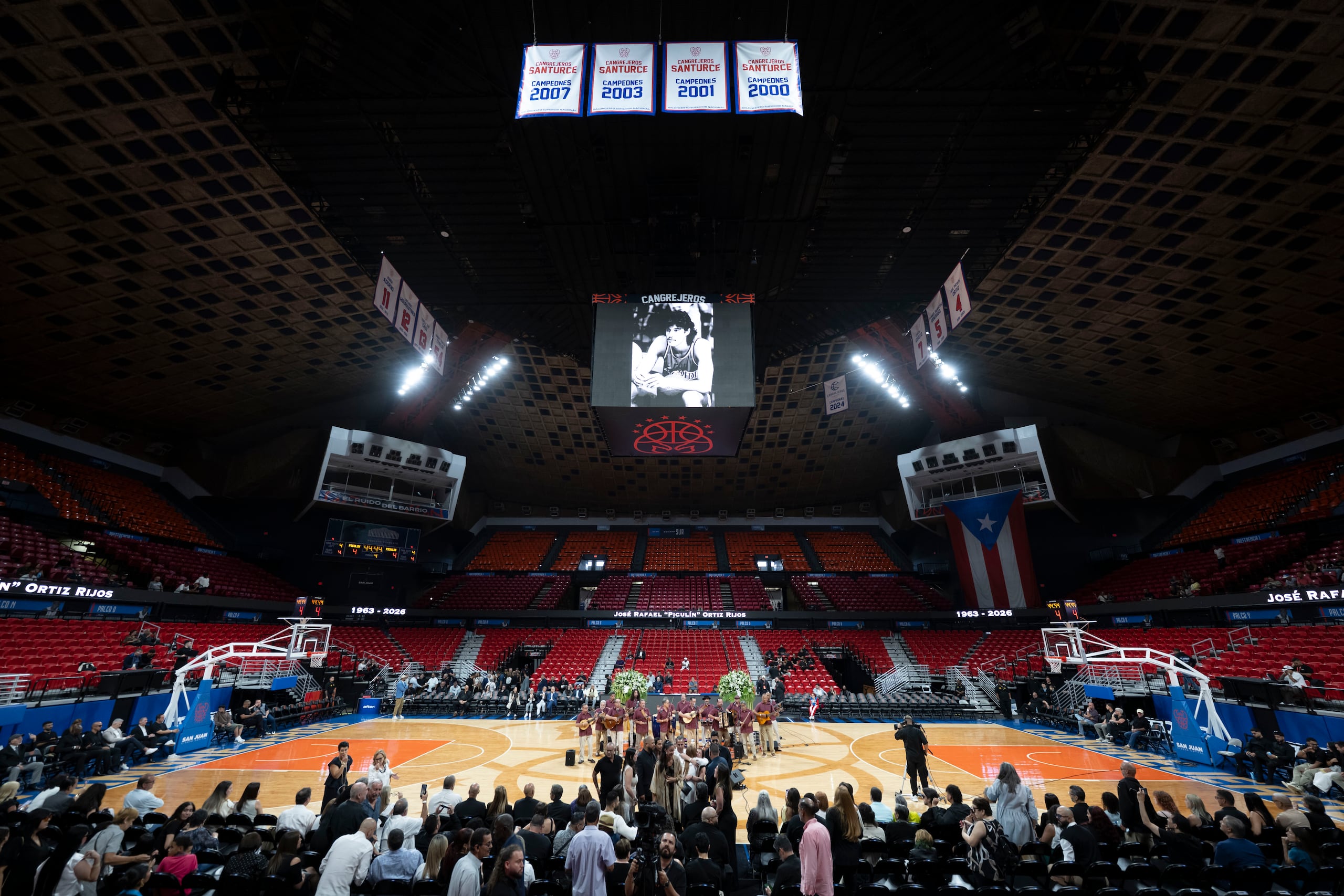 El Coliseo Roberto Clemente durante la celebración de vida de José "Piculín" Ortiz.