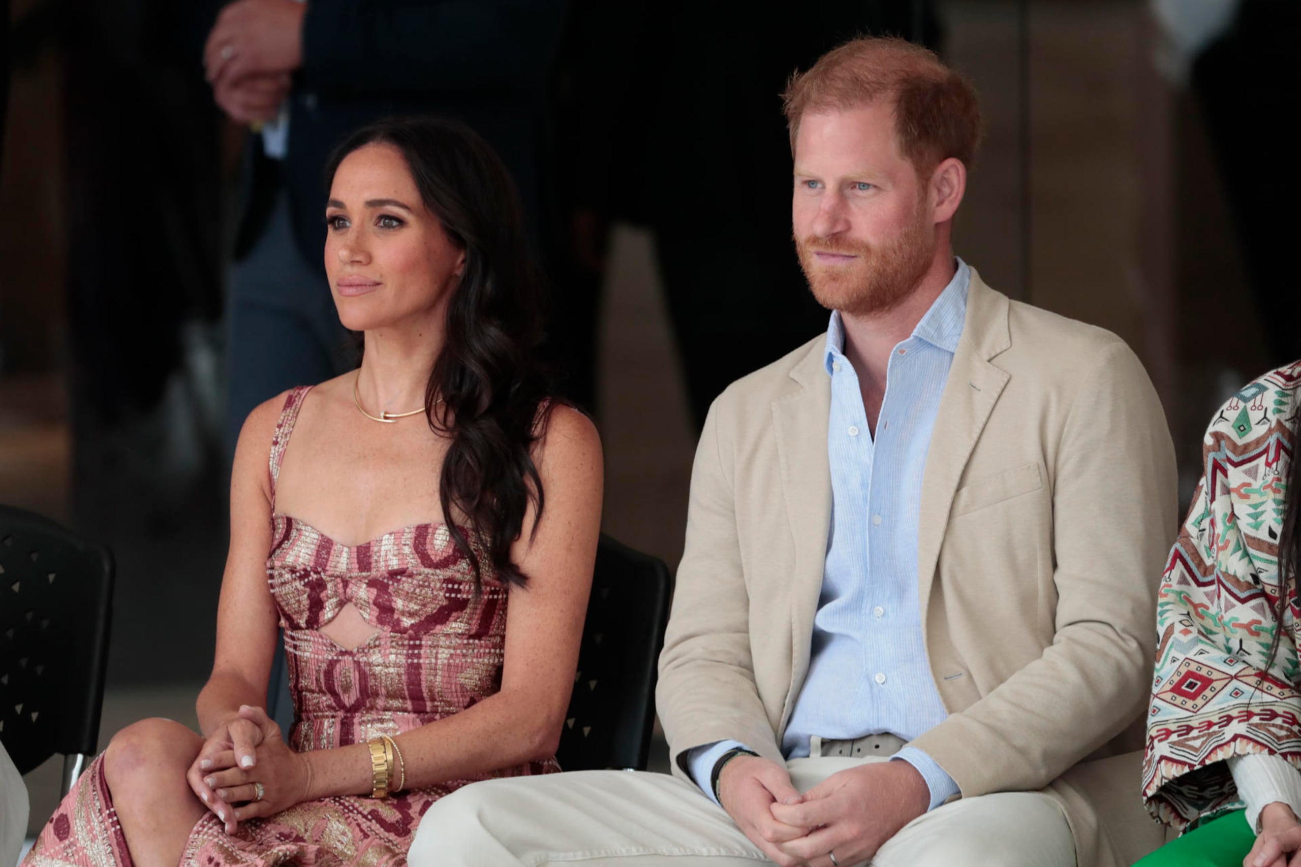El rey británico insistió en que Enrique y Meghan son “ciudadanos privados con intereses comerciales y benéficos” mientras residan en el Reino Unido y que el denominado ‘Acuerdo de Sandringham’, por el cual renunciaron en enero de 2020 a ser miembros activos de la familia real, continúa vigente.