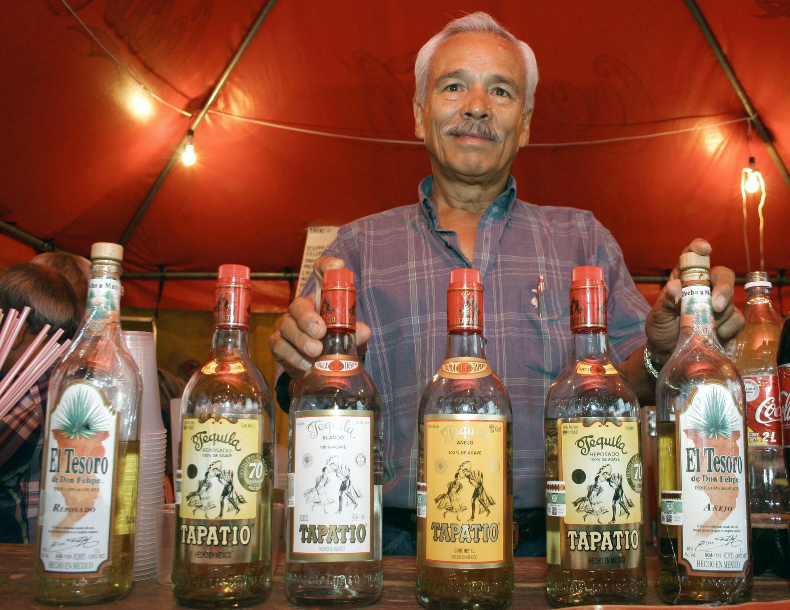 El CRT estima cerrar el año con la producción de 481 millones de litros de tequila, de los cuales 393 millones de litros son exportados, además del consumo de un millón, 800,000 toneladas de agave, planta con la que es elaborado el tequila.