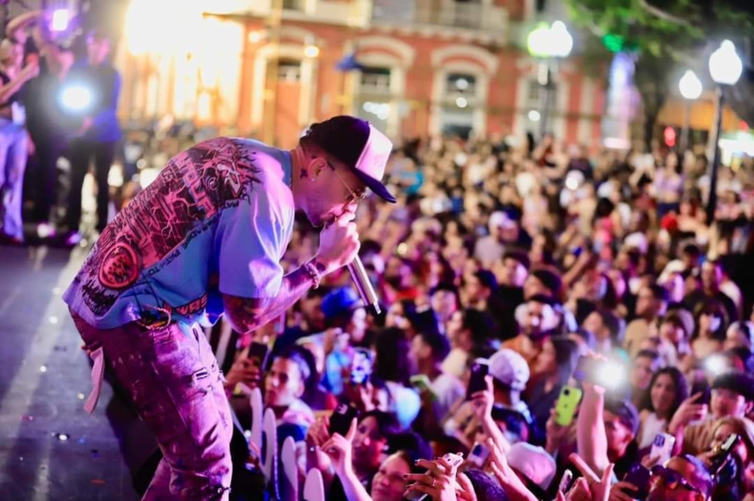 El artista urbano De La Ghetto brilló con su energía y repertorio.