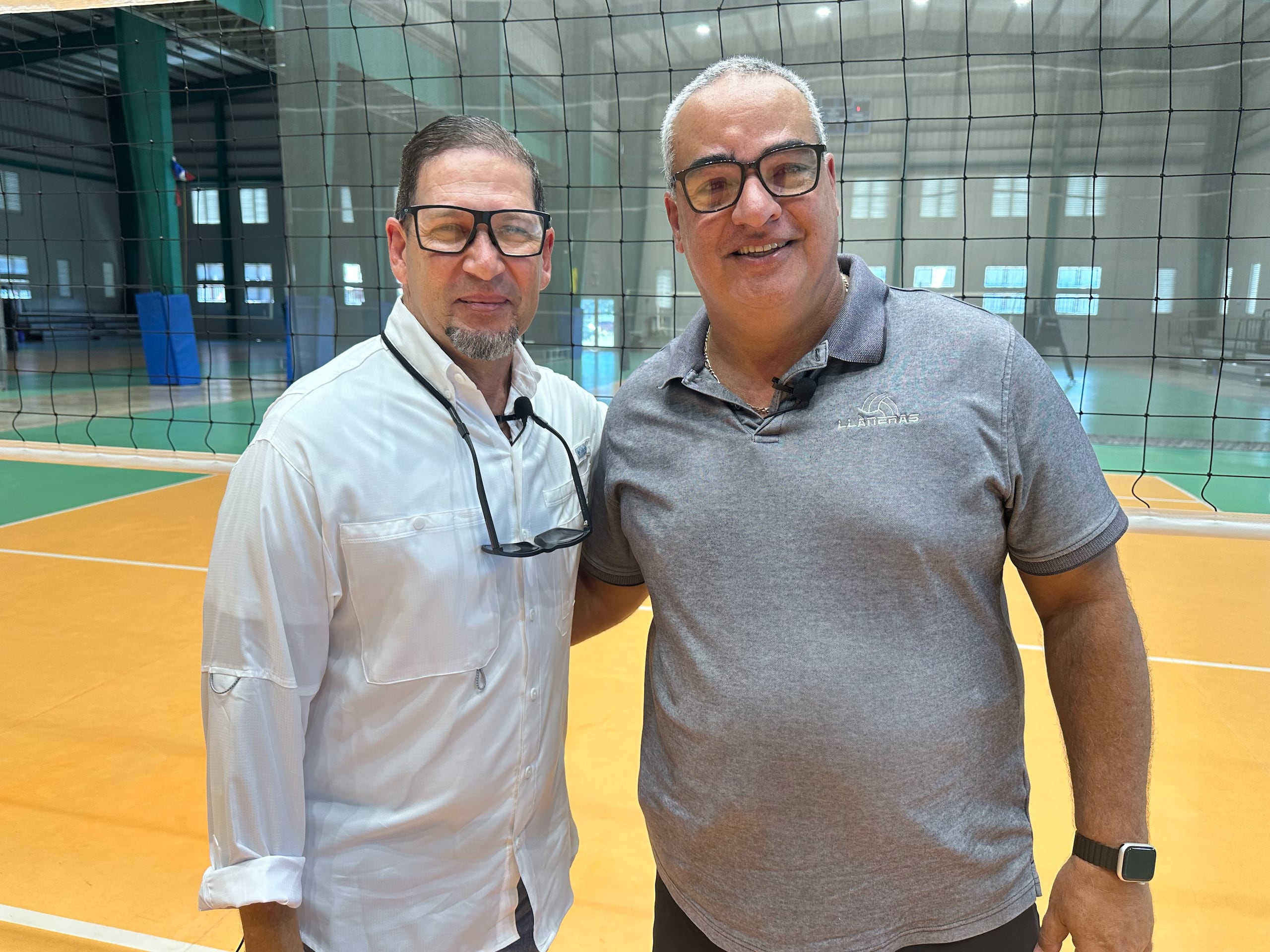 El dirigente David Alemán (derecha), junto con el reconocido gerente general de baloncesto, Ángel Edgardo García, estarán a cargo de la producción del evento.