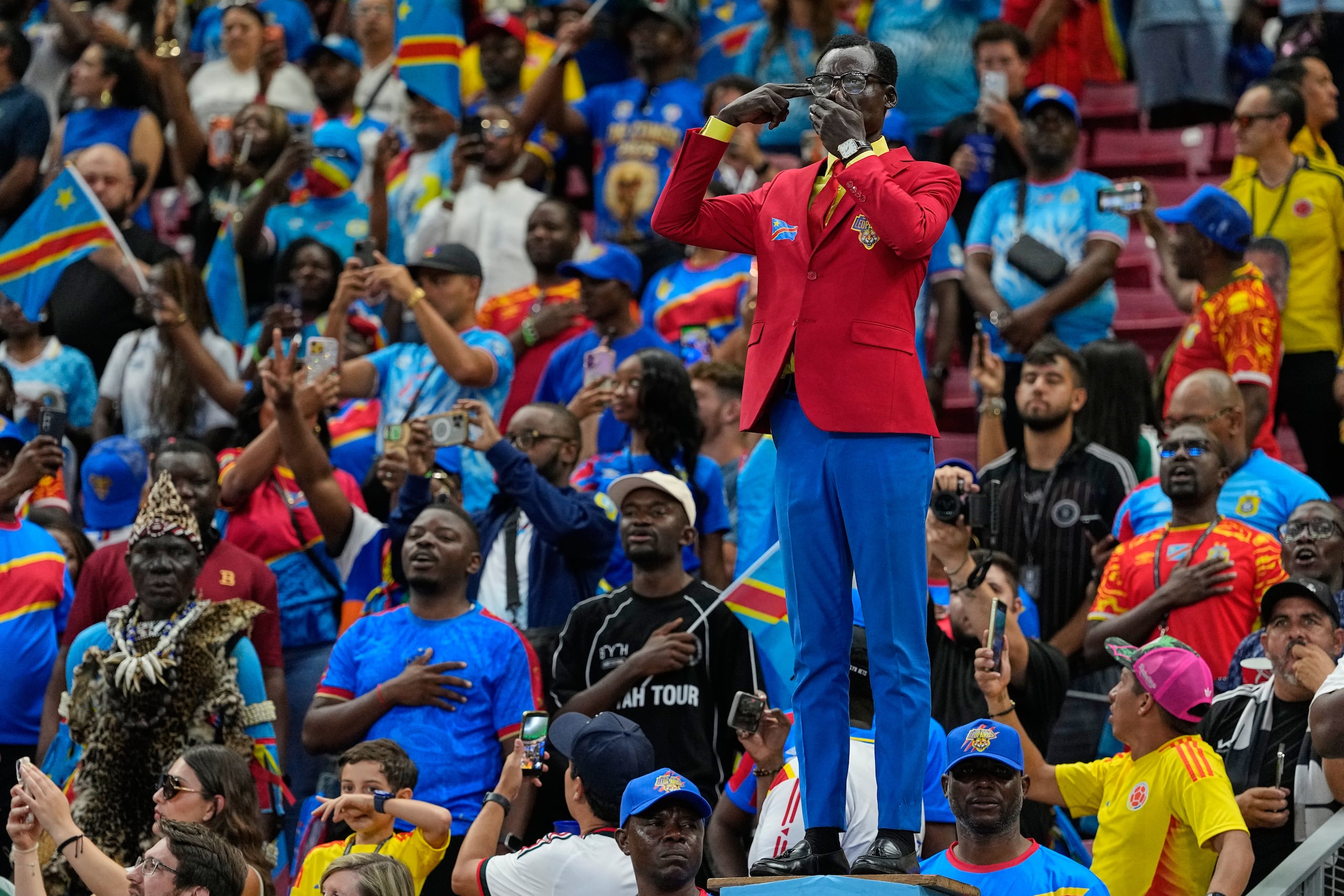 Michel Nkuka Mboladinga recrea la figura del ex primer ministro del Congo, Patrice Lumumba.