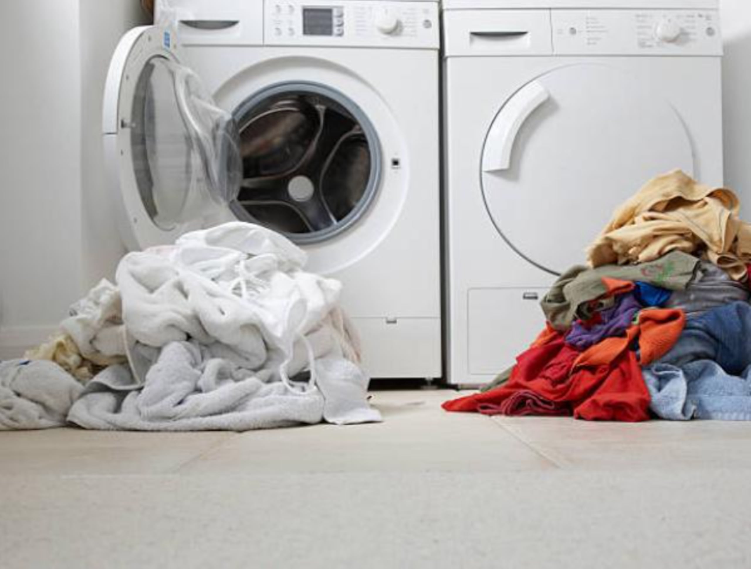 Las prendas blancas o de colores claros también se benefician de temperaturas más altas.