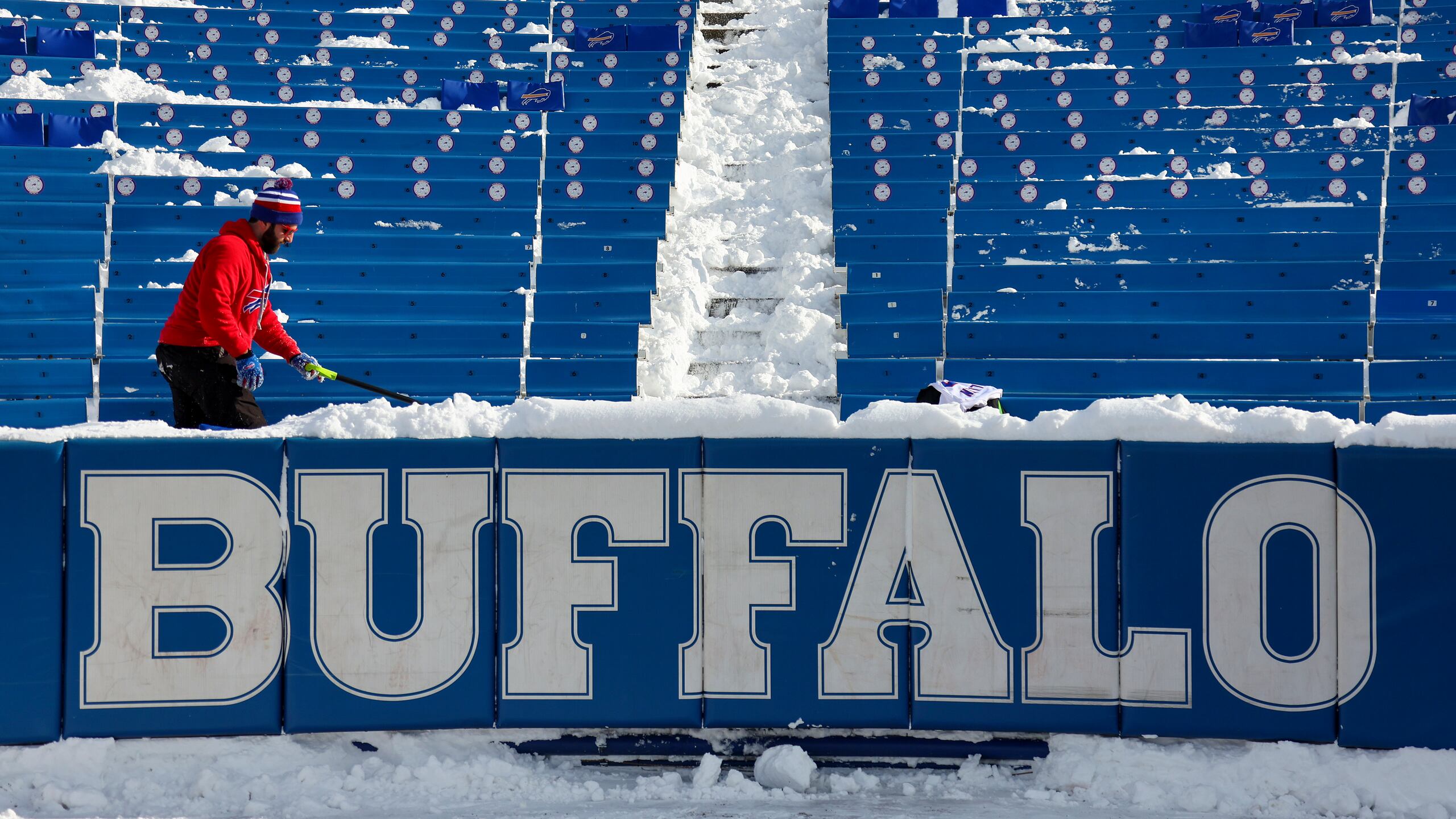 Después de un otoño inusualmente templado, era posible que cayeran de 2 a 3 pies de nieve a lo largo del lago Erie y al sur de Buffalo debido a las bandas de efecto lacustre, notorias por azotar la región con nevadas de 2 a 4 pulgadas por hora.