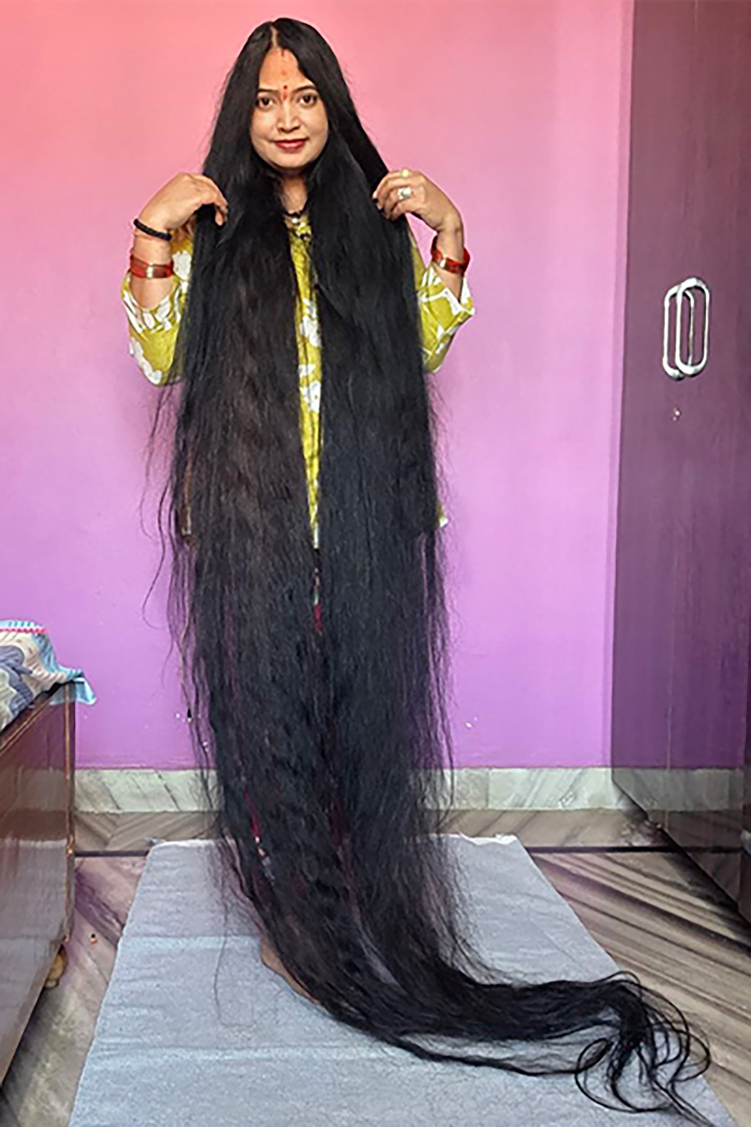 Dhariyal, nacida en el estado de Uttarakhand, en el norte de la India, superó el anterior registro que ostentaba la ucraniana Aliia Nasyrova.