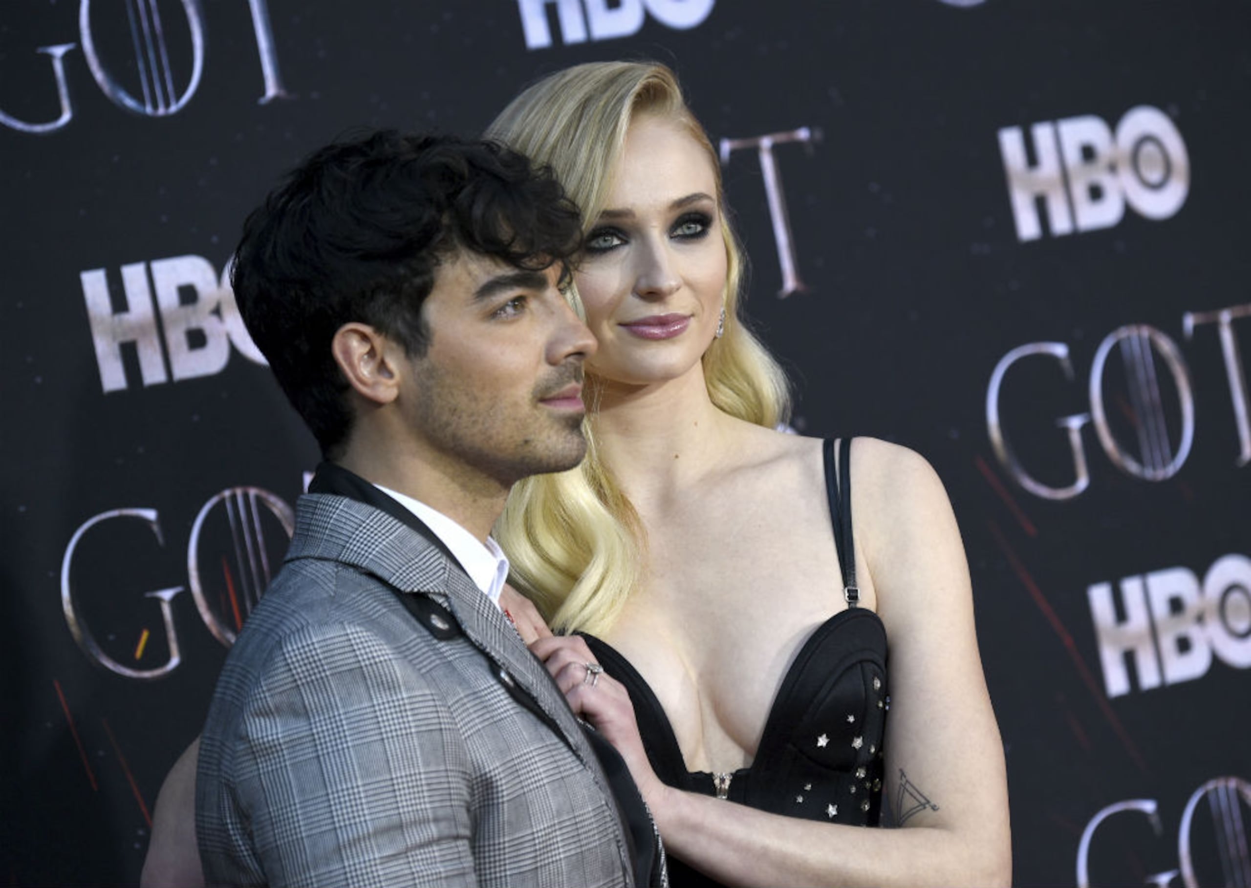 Turner está comprometida con Joe Jonas.