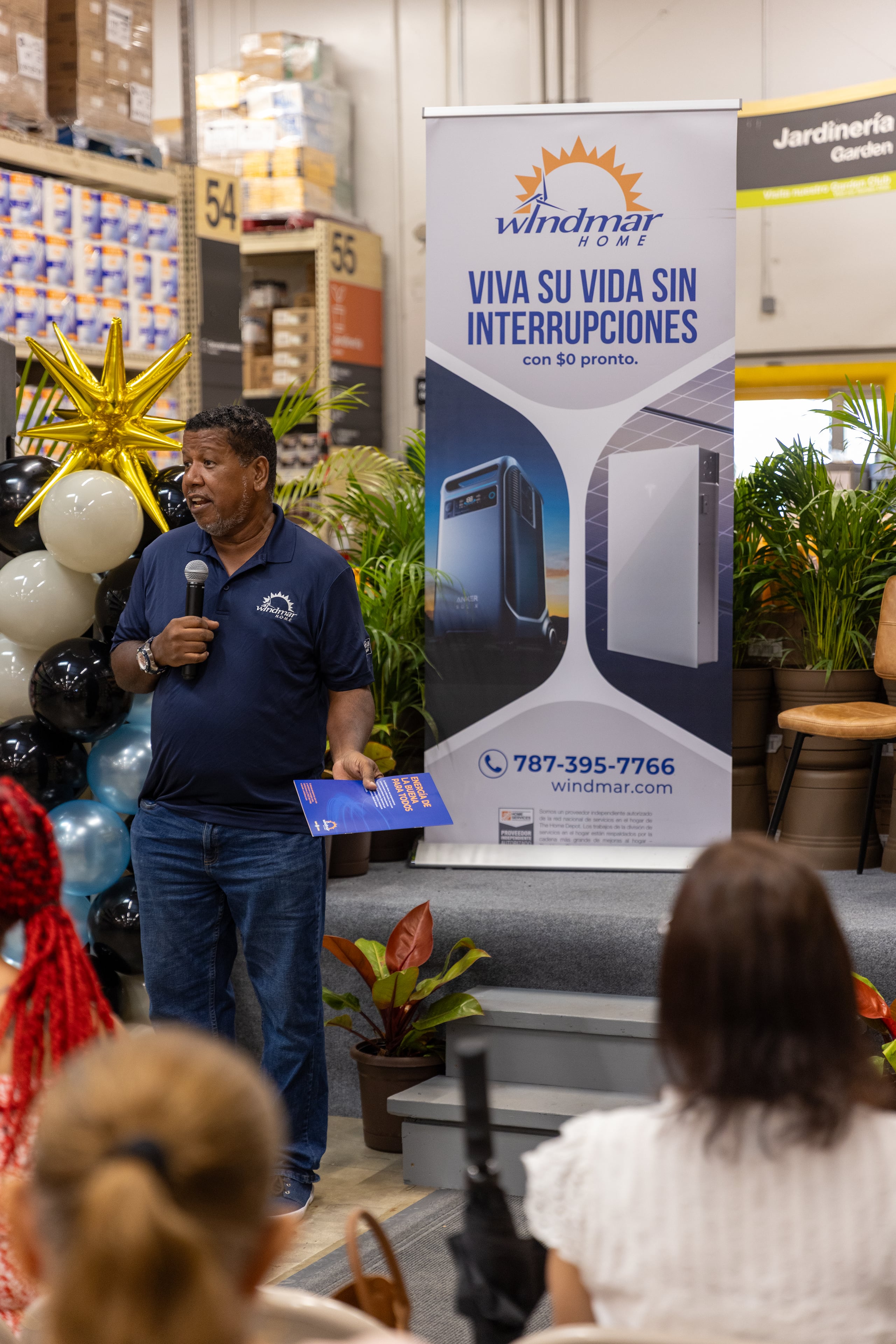 Nino Correa, en colaboración con WindMar Home, realizó una gira de preparación para la temporada de huracanes en las tiendas Home Depot de la isla.